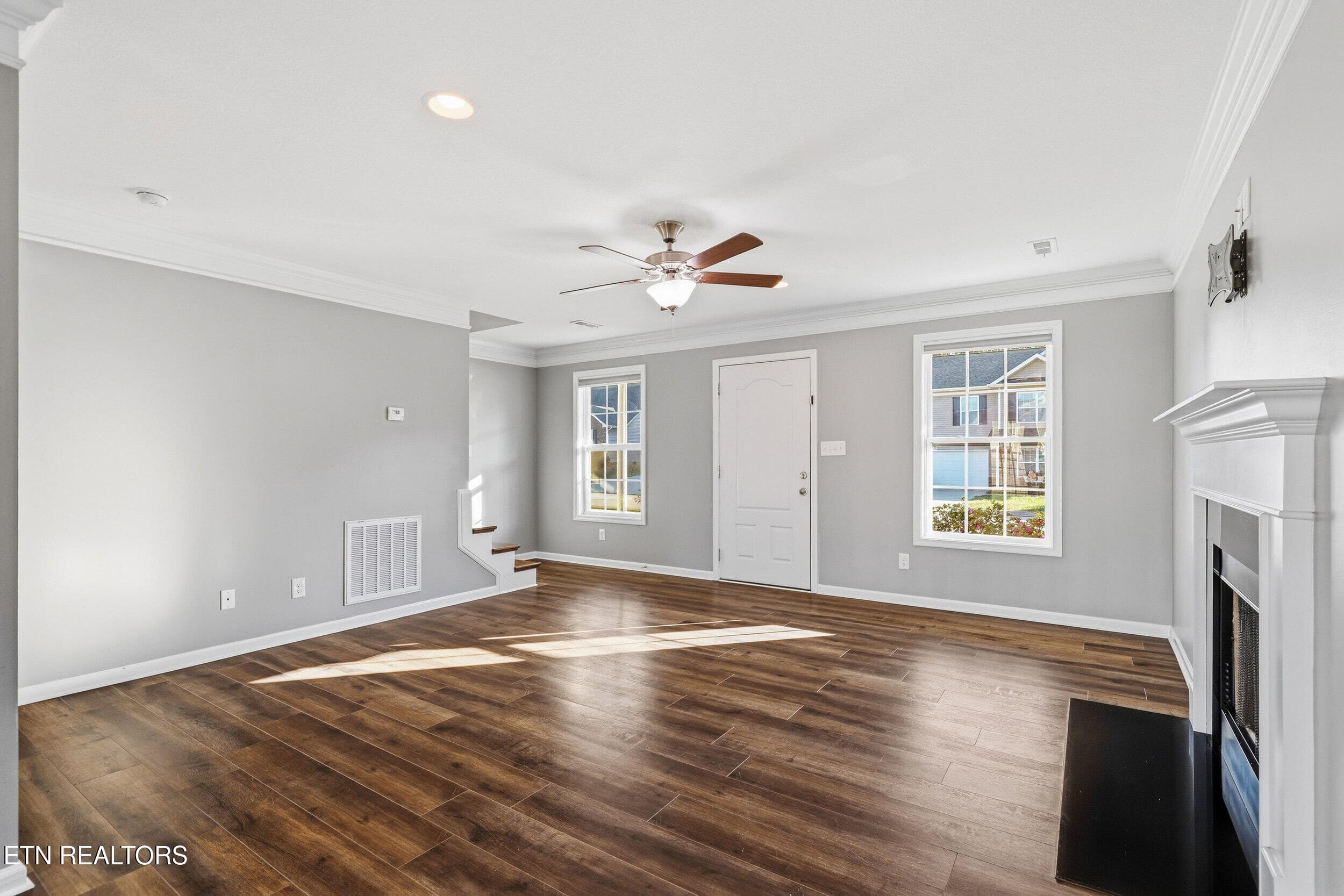 04 - Living Room - 7356 Ladd Rd, Powell, TN 37849, Powell