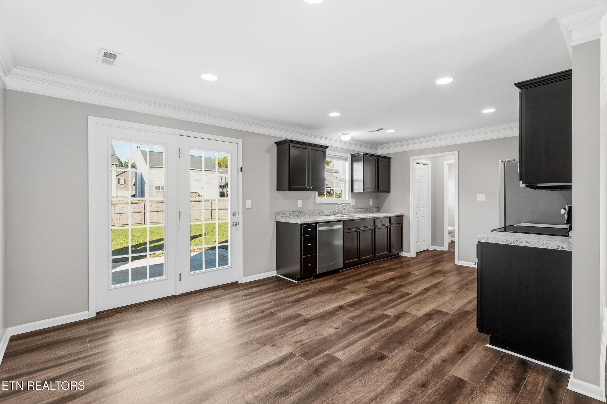 07 - Kitchen & Dining Area - 7356 Ladd Rd, Powell, TN 37849, Powell
