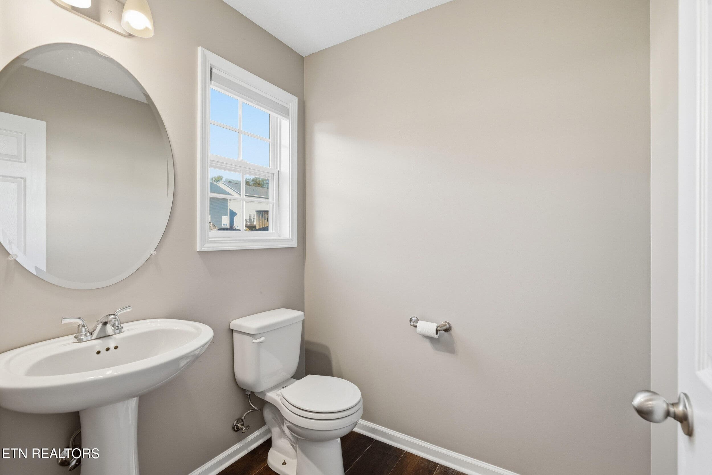 15 - Main Level Half Bath - 7356 Ladd Rd, Powell, TN 37849, Powell