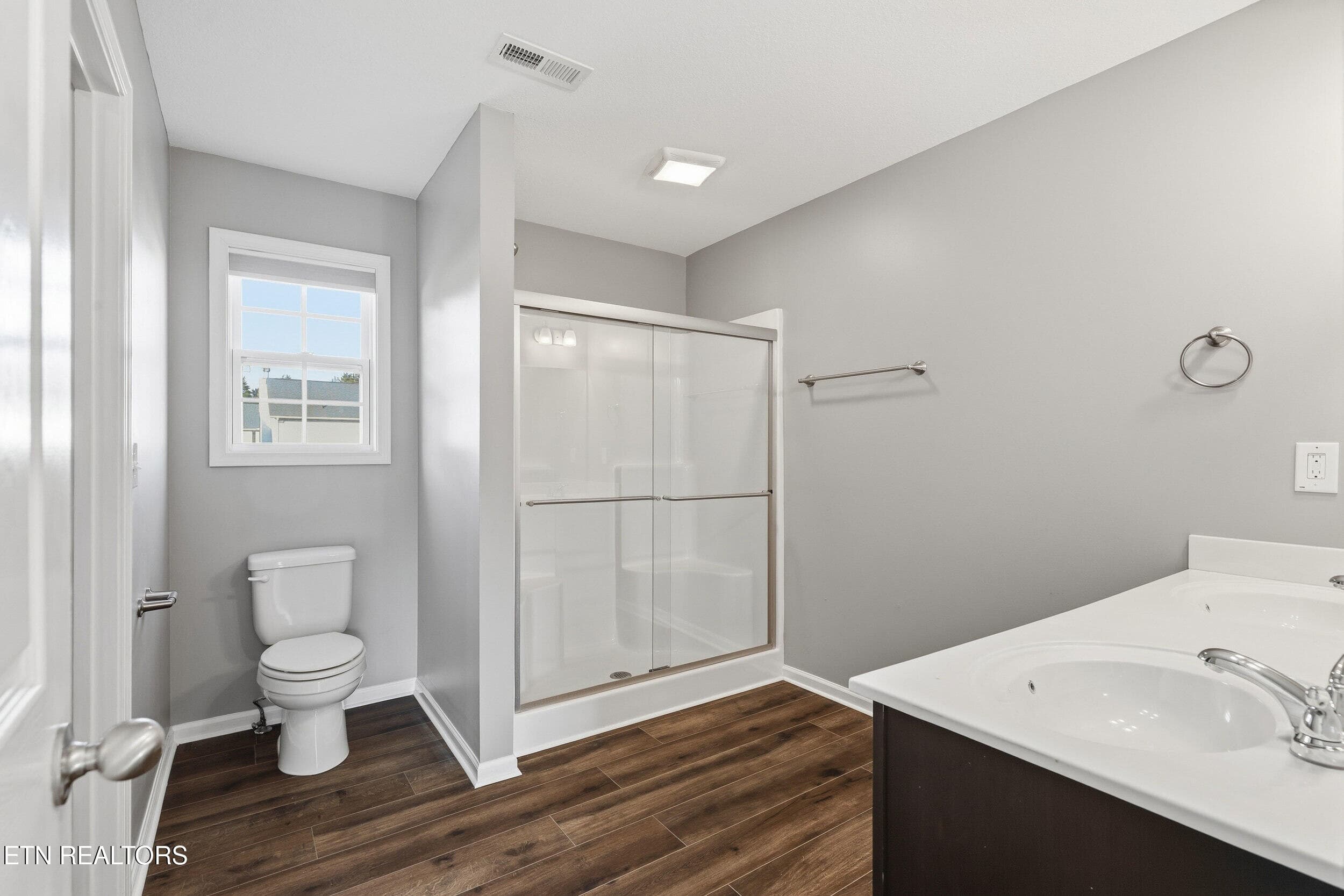 19 - Primary Bathroom - 7356 Ladd Rd, Powell, TN 37849, Powell