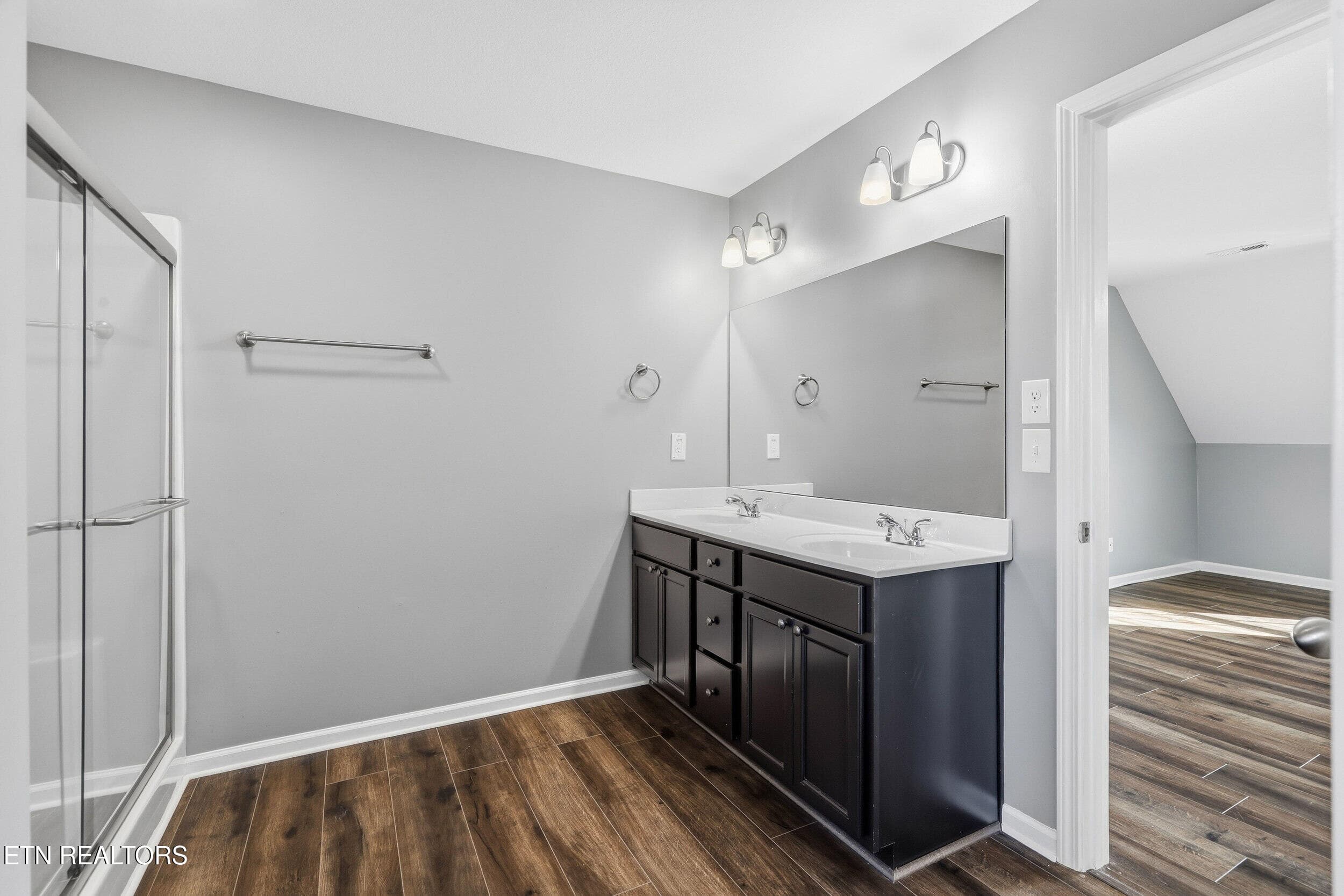 20 - Primary Bath - 7356 Ladd Rd, Powell, TN 37849, Powell