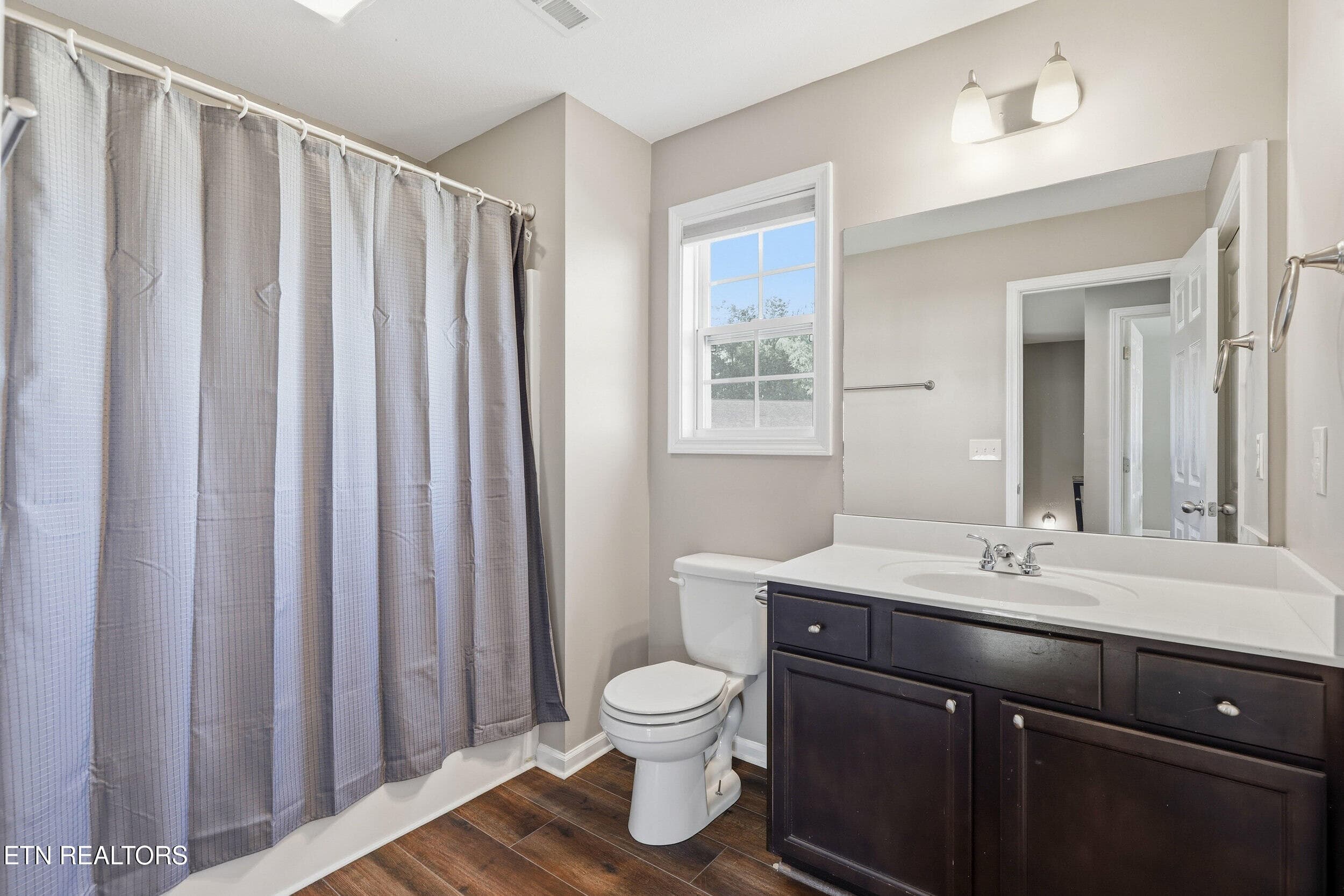 24 - Full Bath #2 - 7356 Ladd Rd, Powell, TN 37849, Powell