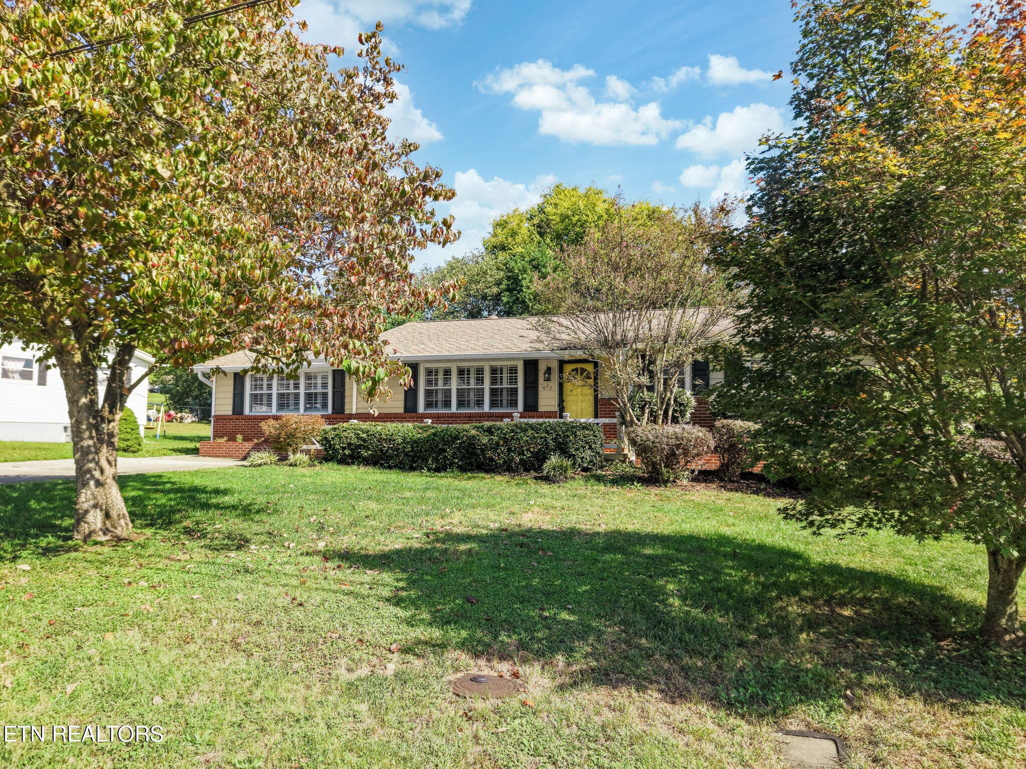 2-web-or-mls-002--FULL - 5620 Scenichills Rd, Knoxville, TN 37912, Knoxville