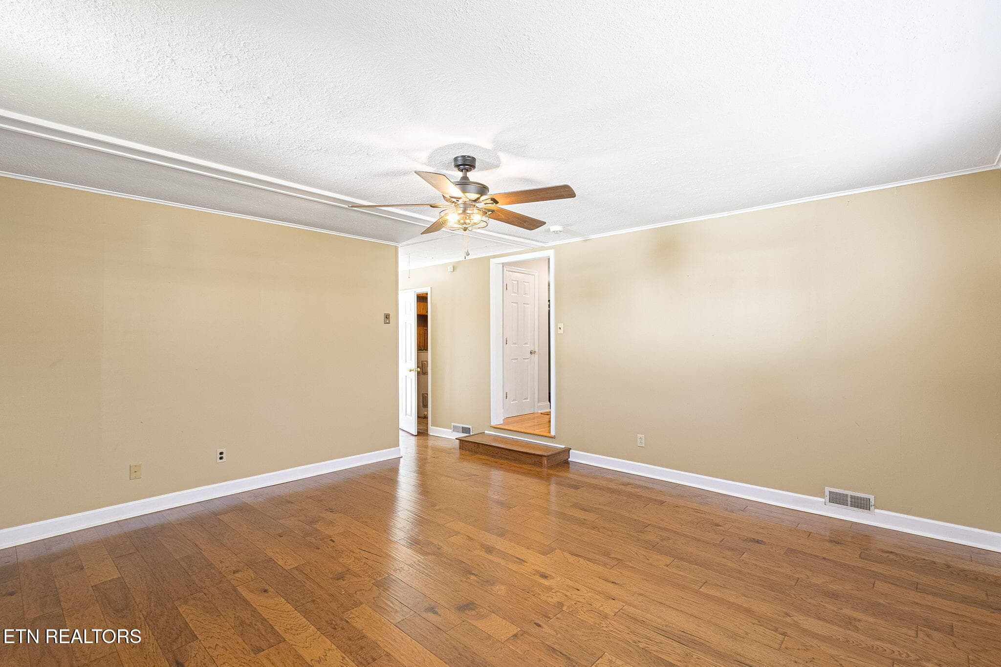 10-web-or-mls-010--FULL - 5620 Scenichills Rd, Knoxville, TN 37912, Knoxville