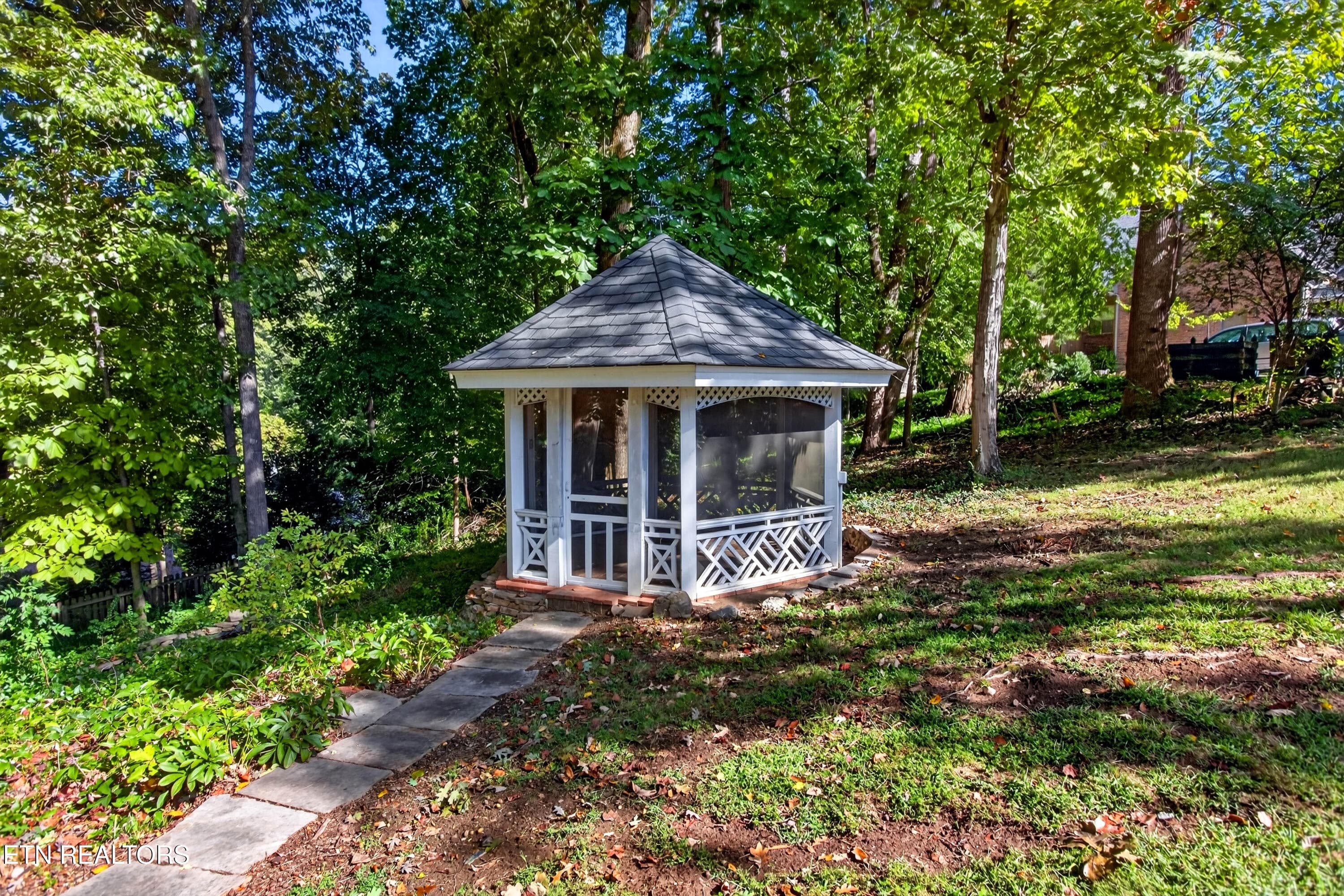 Gazebo - 4063 Alta Vista Way, Knoxville, TN 37919, Knoxville