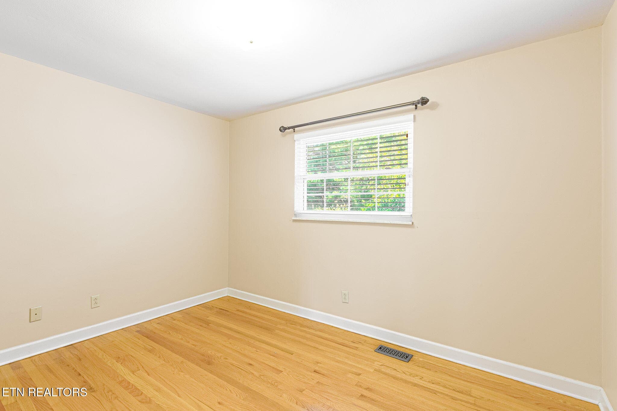 17-web-or-mls-017--FULL - 5620 Scenichills Rd, Knoxville, TN 37912, Knoxville