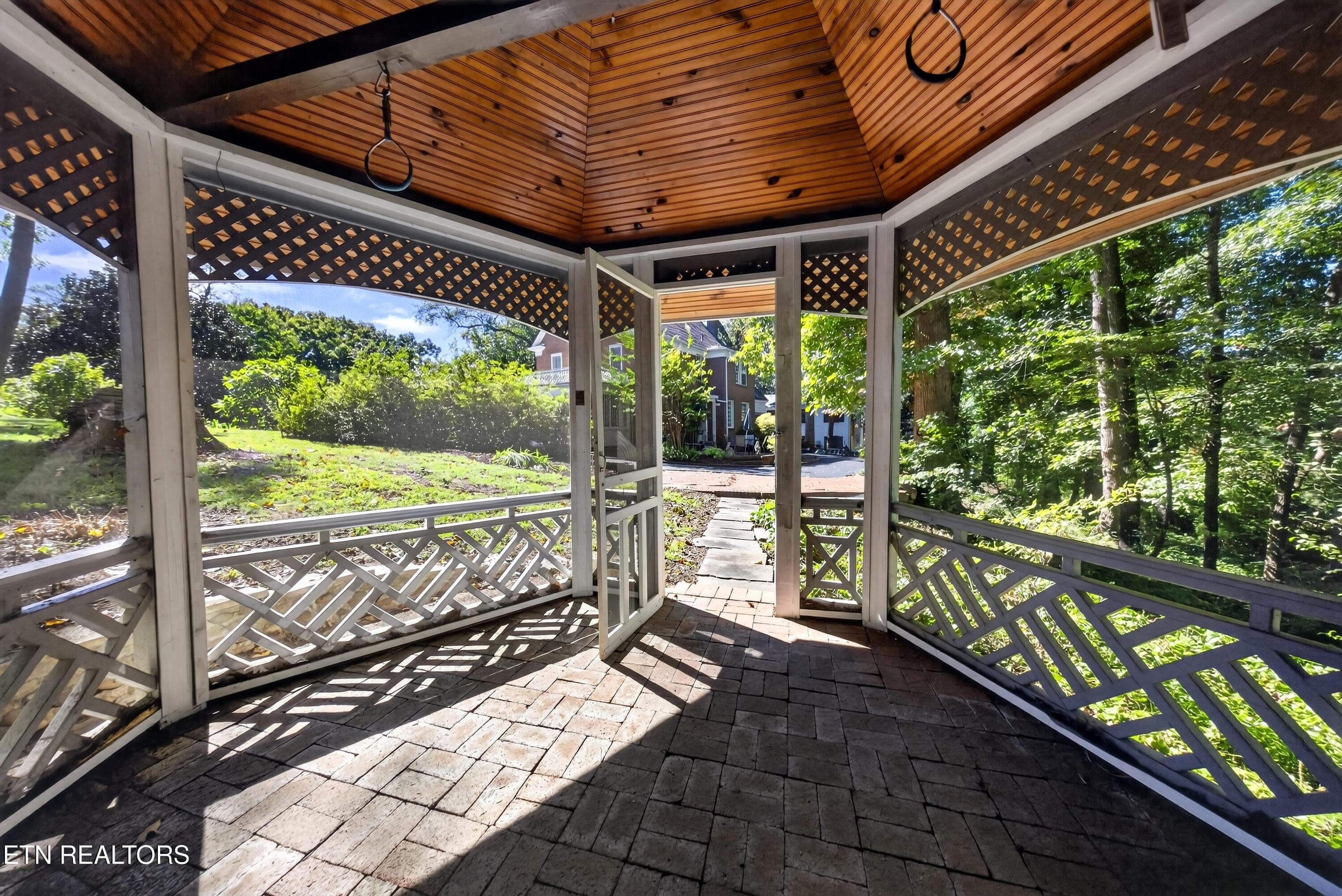 Gazebo - 4063 Alta Vista Way, Knoxville, TN 37919, Knoxville