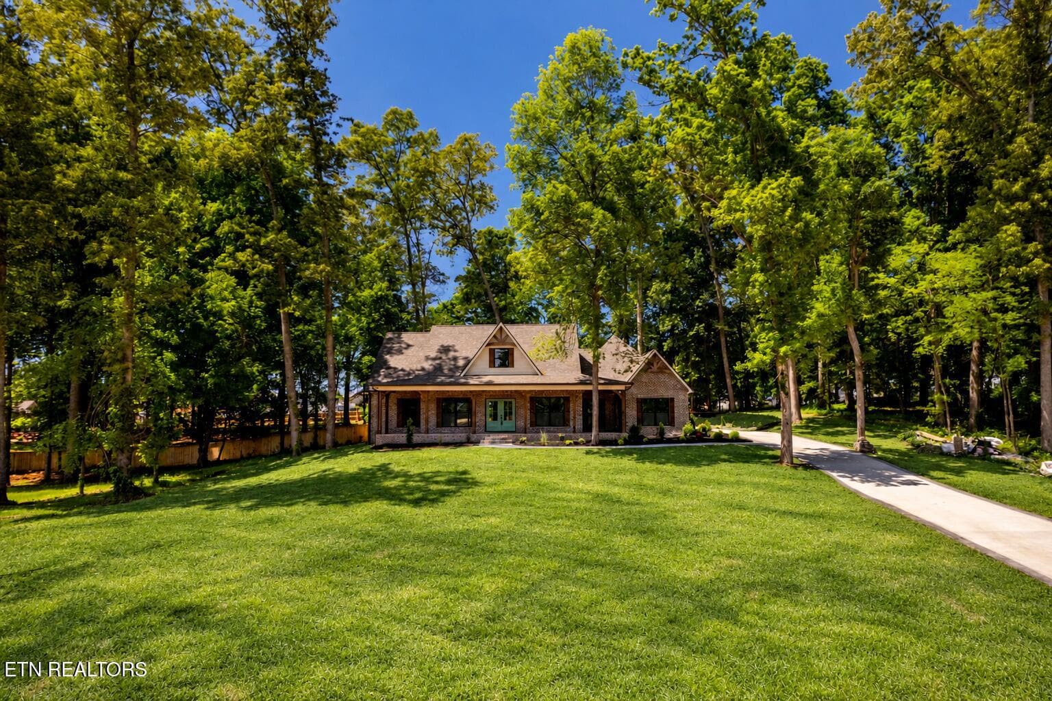 Sits off of road - 5816 Caswell Drive, Greenback, TN 37742