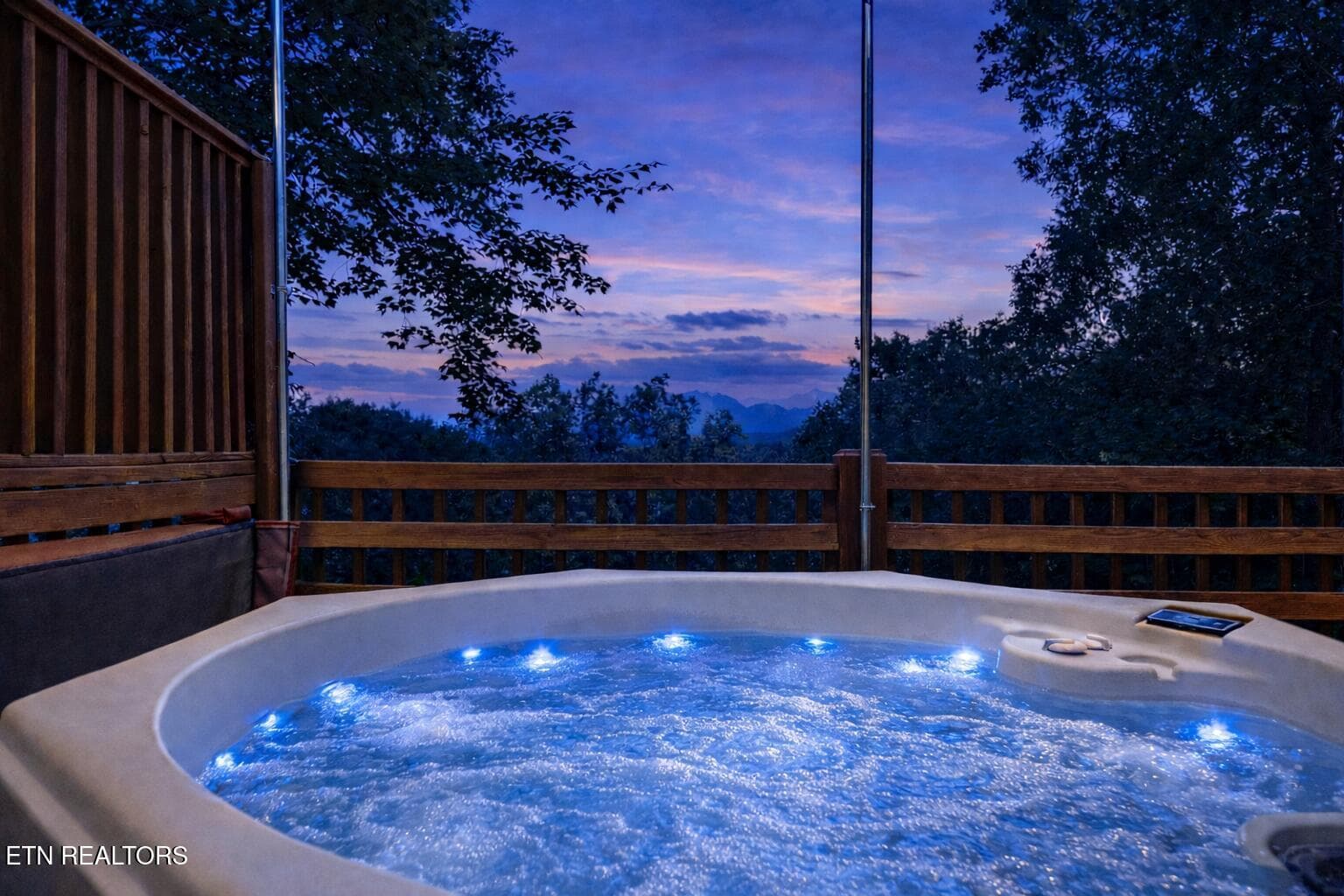 531 Gatlin Dr- Hot Tub - 531 Gatlin Drive, Gatlinburg, TN 37738, Gatlinburg