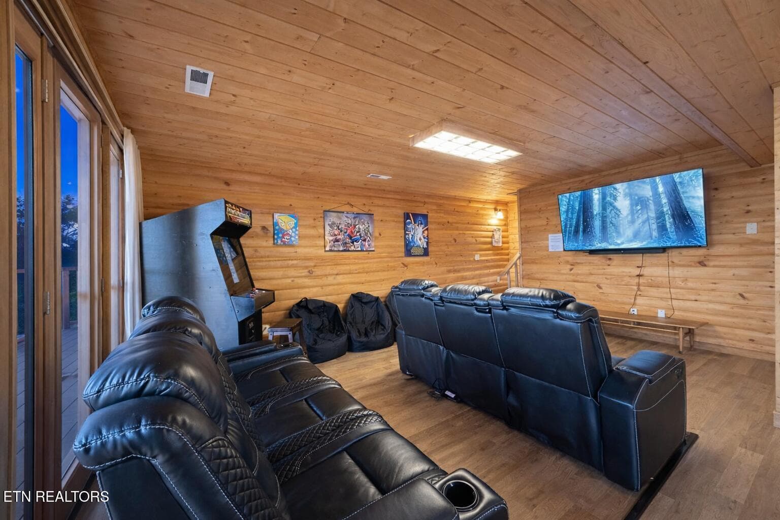 531 Gatlin Dr- Cabin Entertainment area - 531 Gatlin Drive, Gatlinburg, TN 37738, Gatlinburg