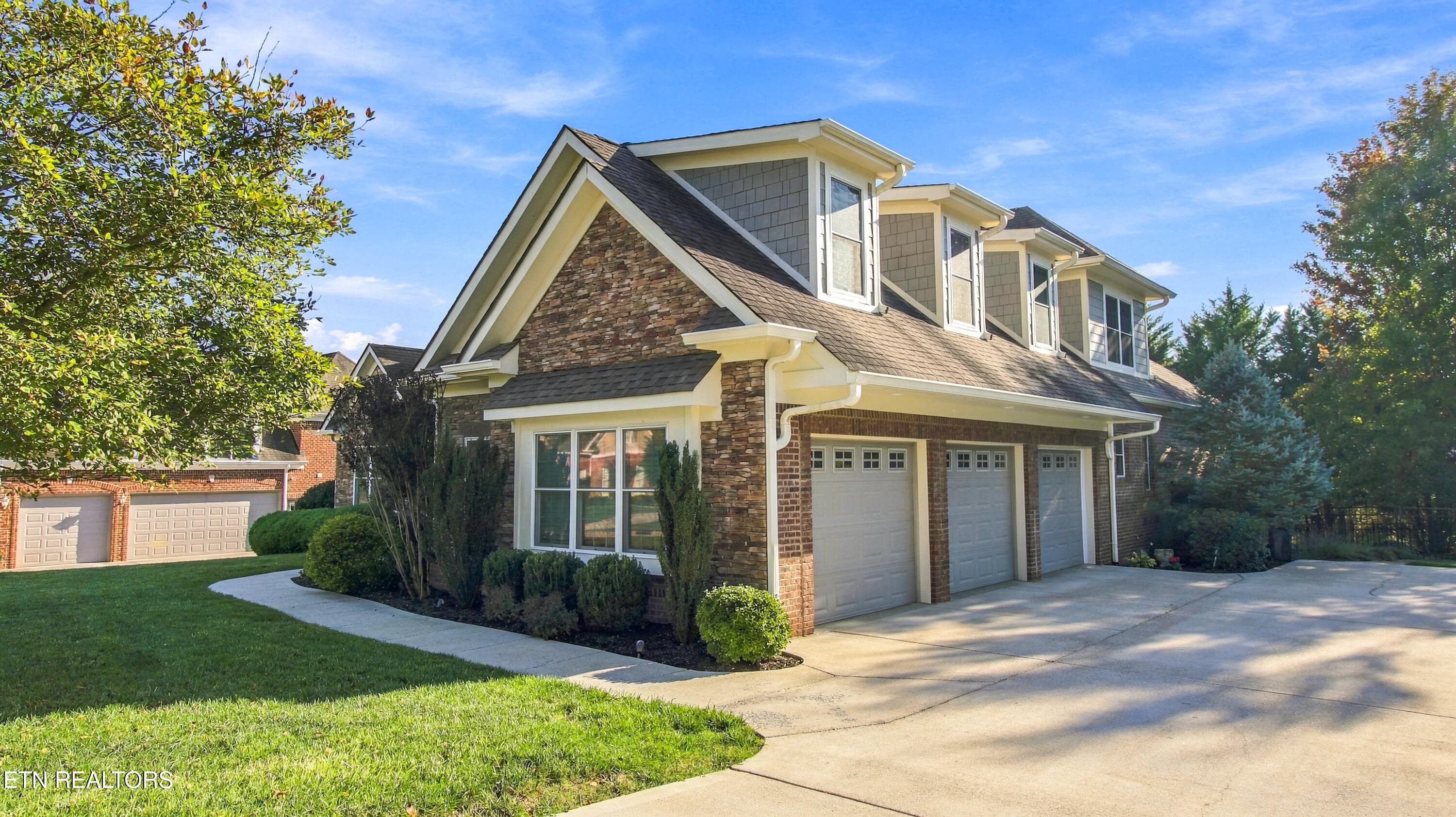3 car Garage - 723 Bayshore Rd, Knoxville, TN 37934, Knoxville