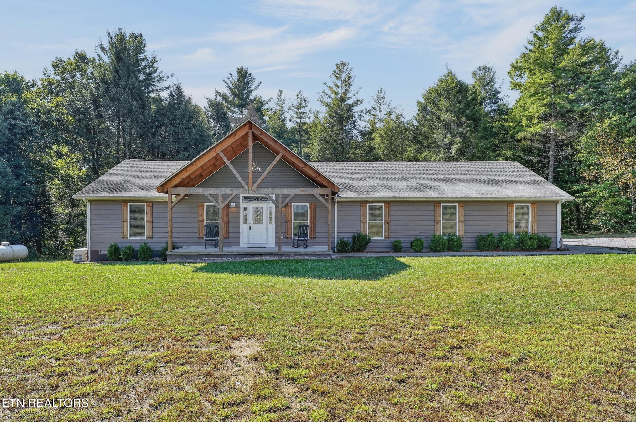 SINGLE LEVEL LIVING - 4282 Standing Rock Rd, Jamestown, TN 38556, Jamestown