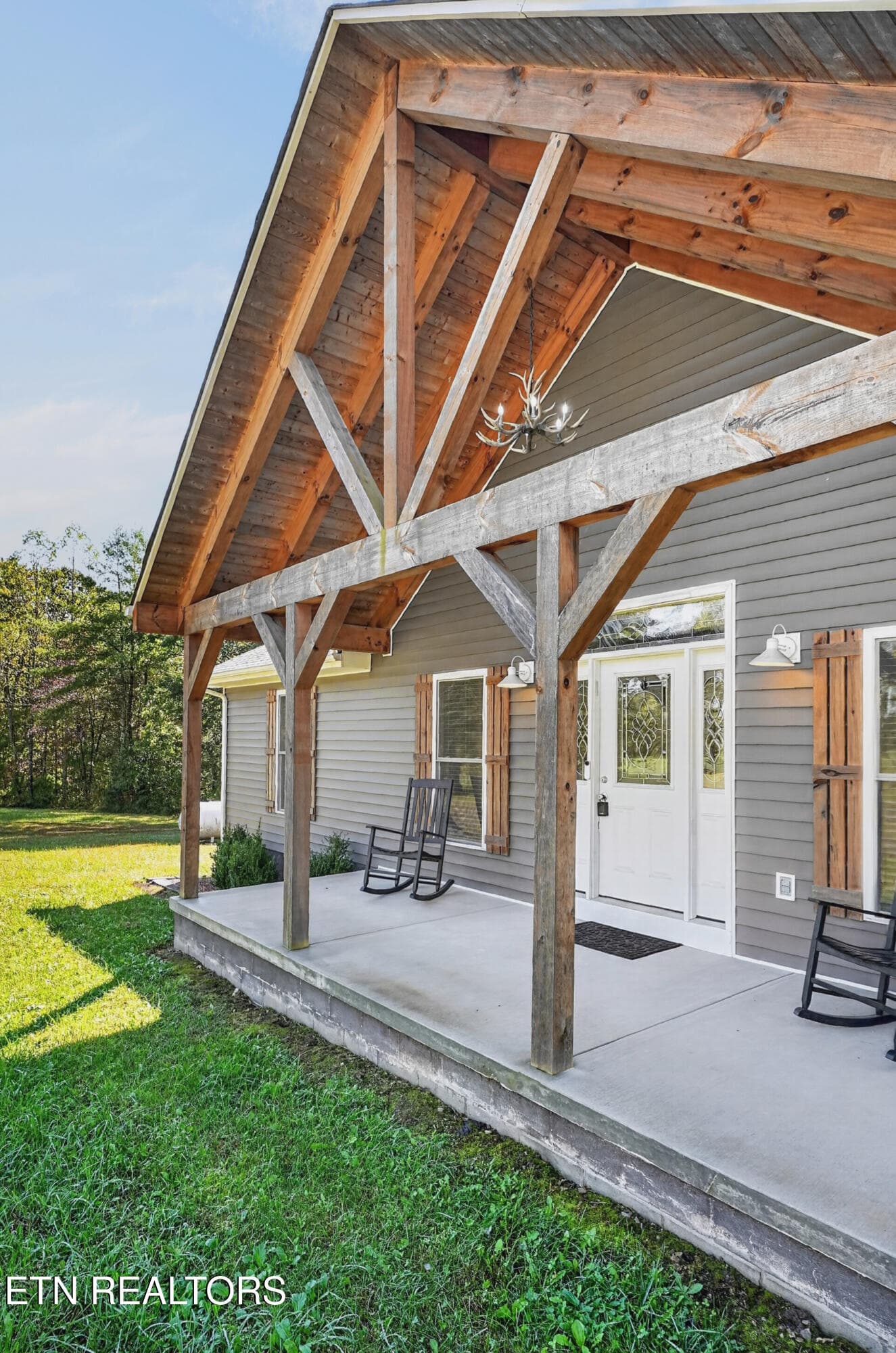 COVERED FRONT PORCH - 4282 Standing Rock Rd, Jamestown, TN 38556, Jamestown