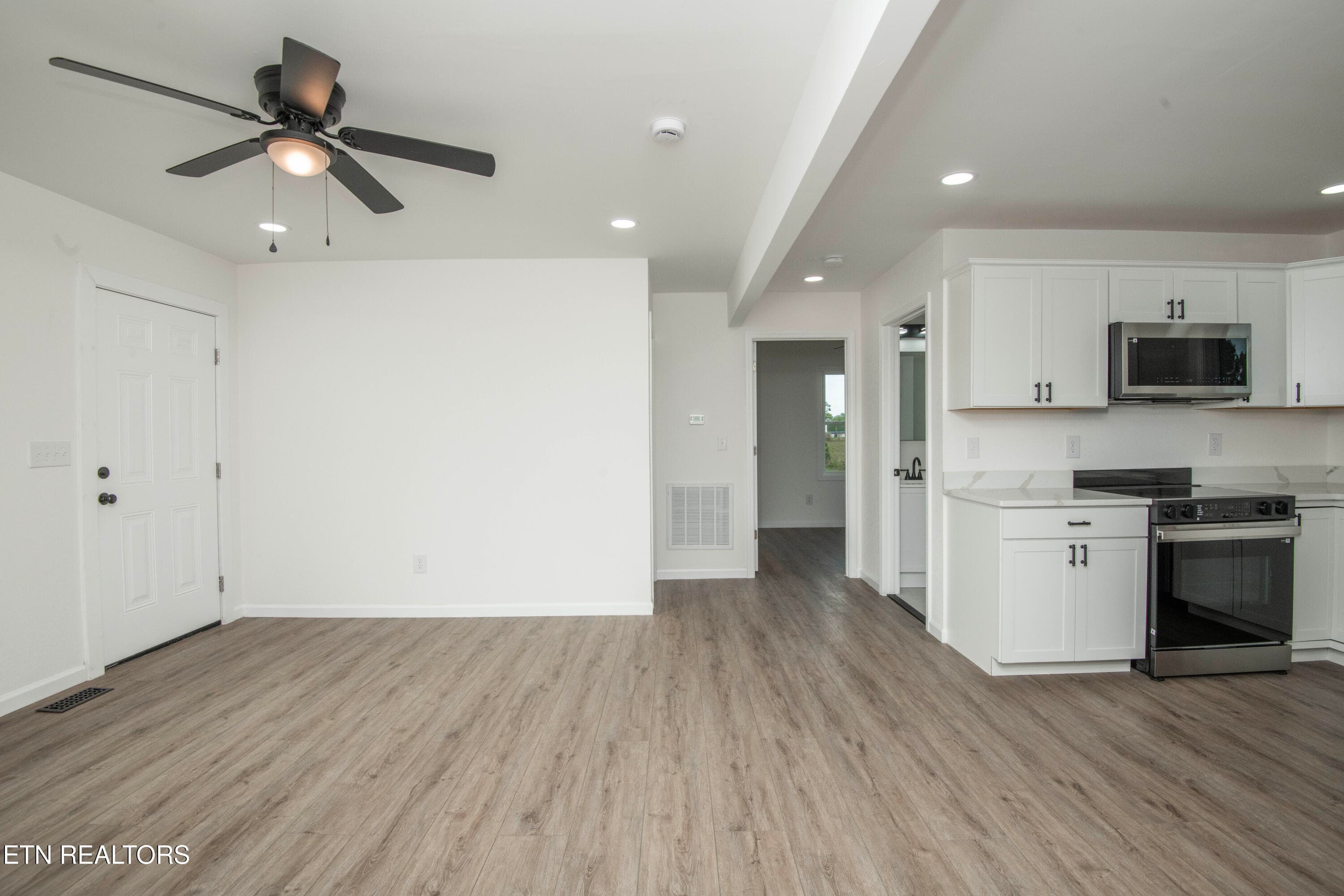 living 6 - 7309 Hammer Rd, Knoxville, TN 37924, Knoxville