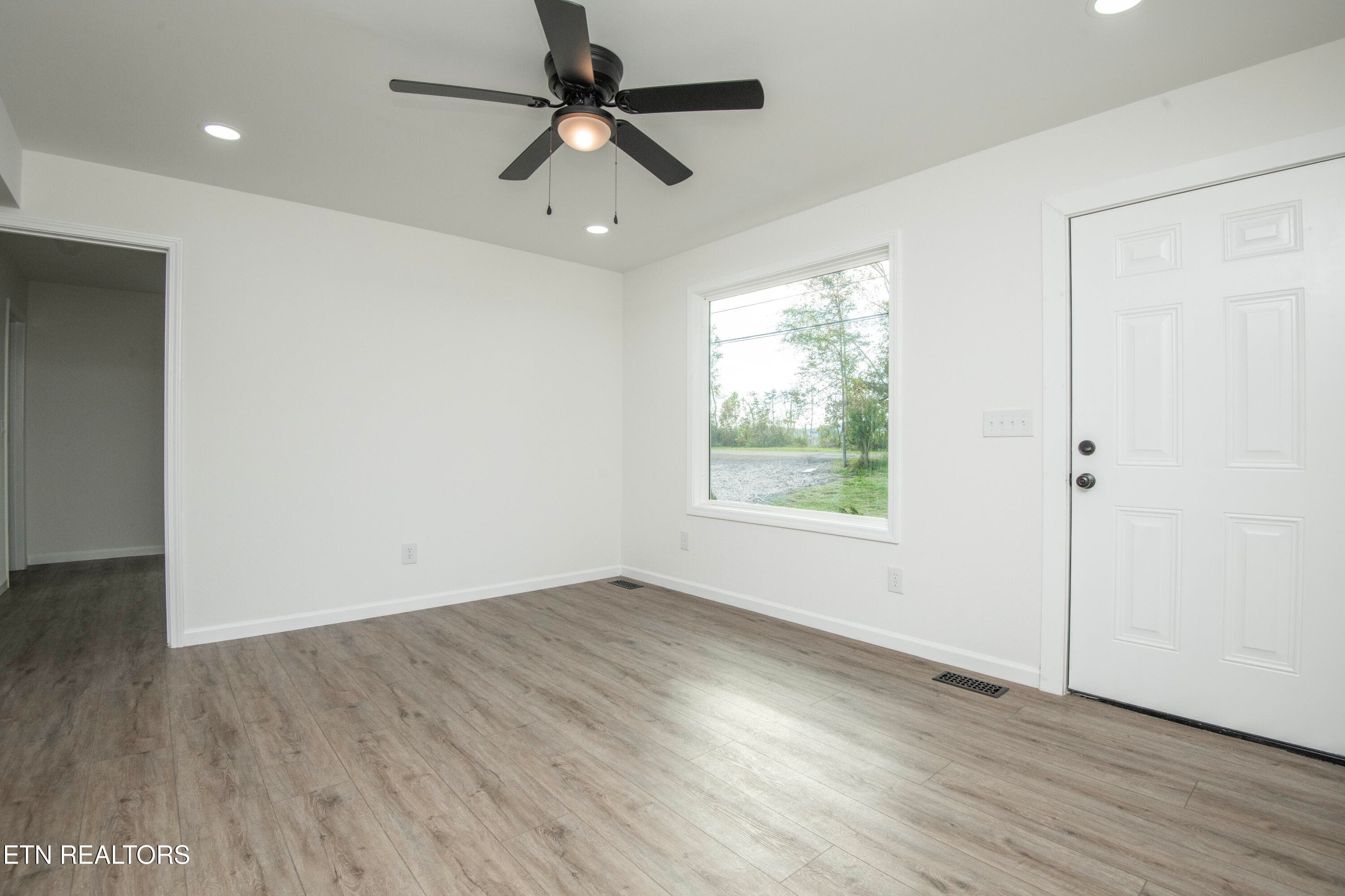 living 1 - 7309 Hammer Rd, Knoxville, TN 37924, Knoxville