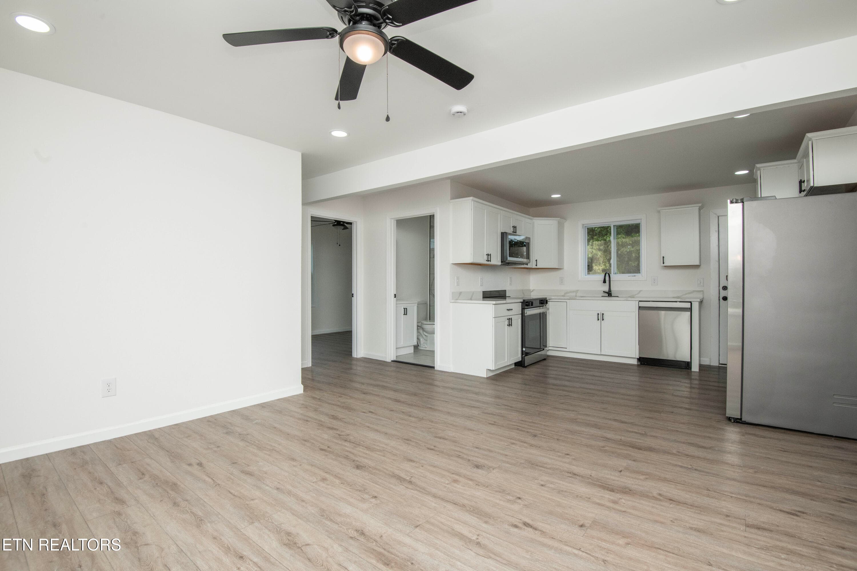 living 3 - 7309 Hammer Rd, Knoxville, TN 37924, Knoxville