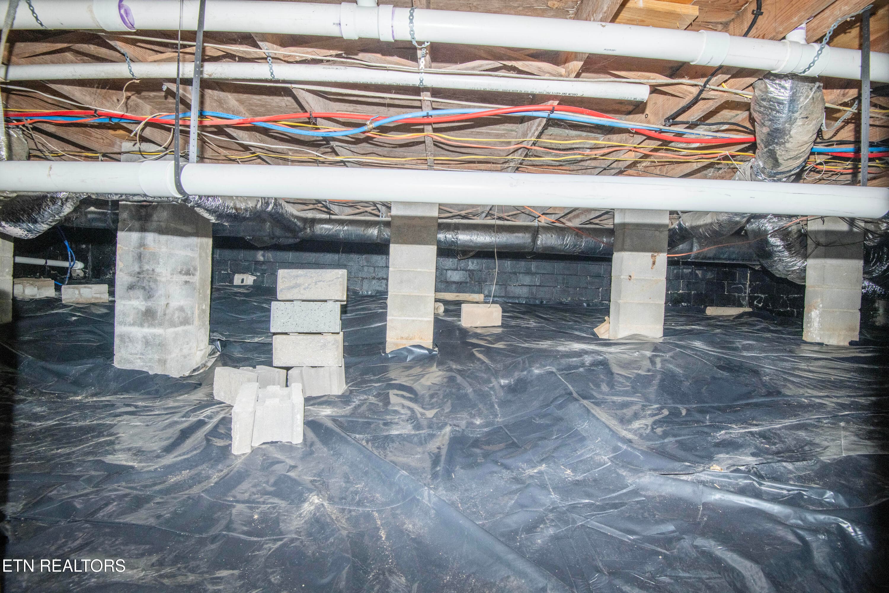 crawlspace - 7309 Hammer Rd, Knoxville, TN 37924, Knoxville