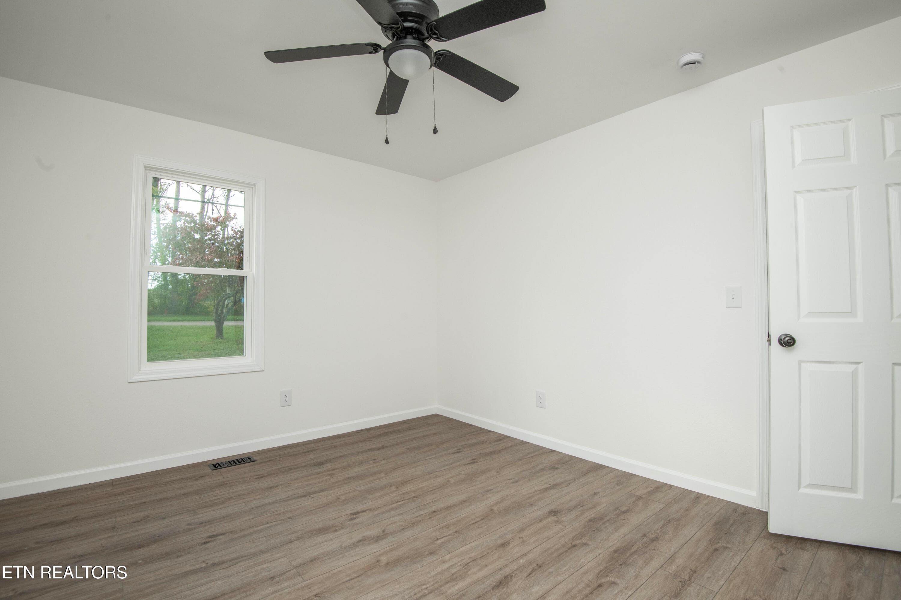 bed - 7309 Hammer Rd, Knoxville, TN 37924, Knoxville