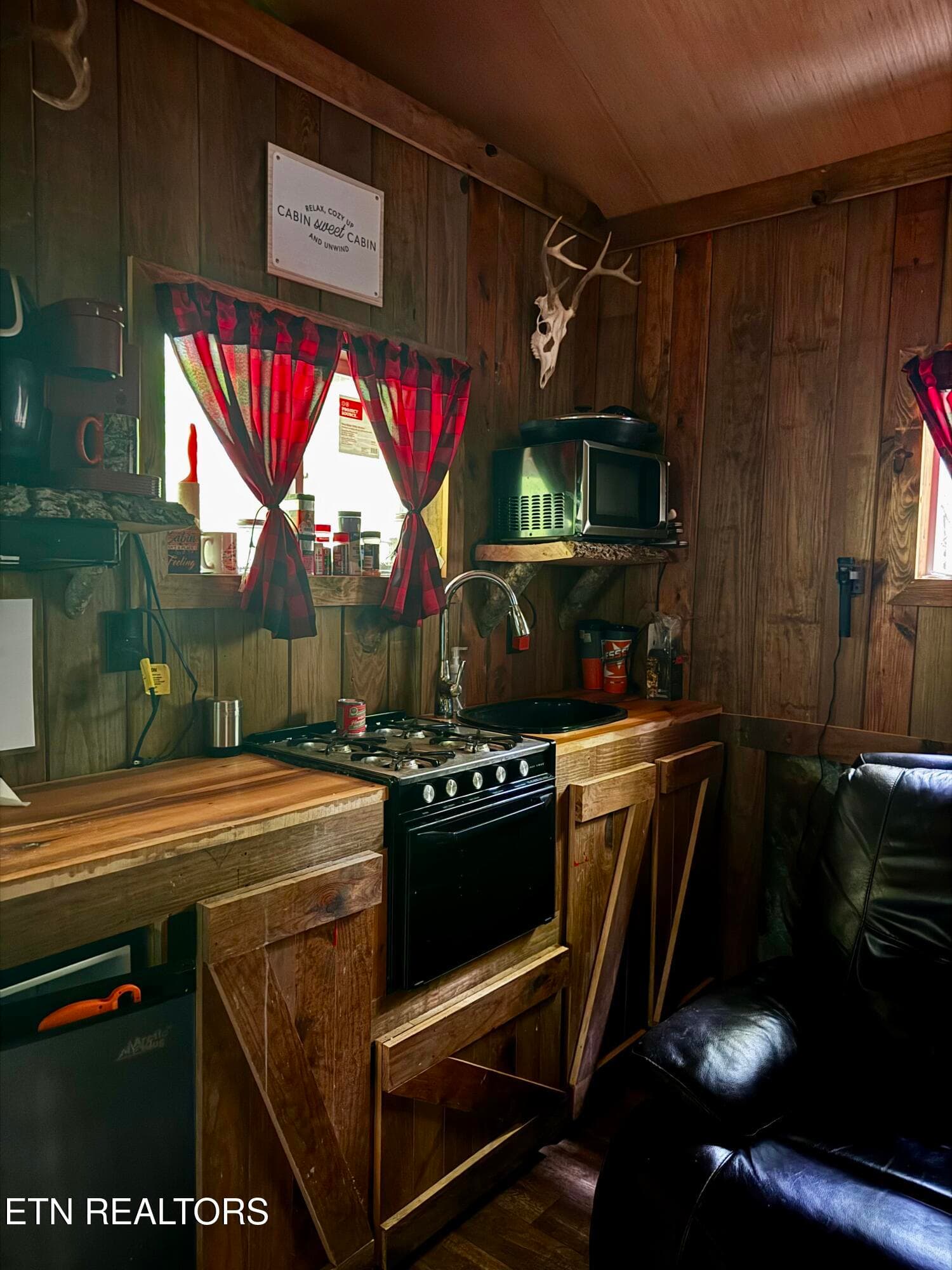 Cabin 1 - Decatur Hwy, Kingston, TN 37763