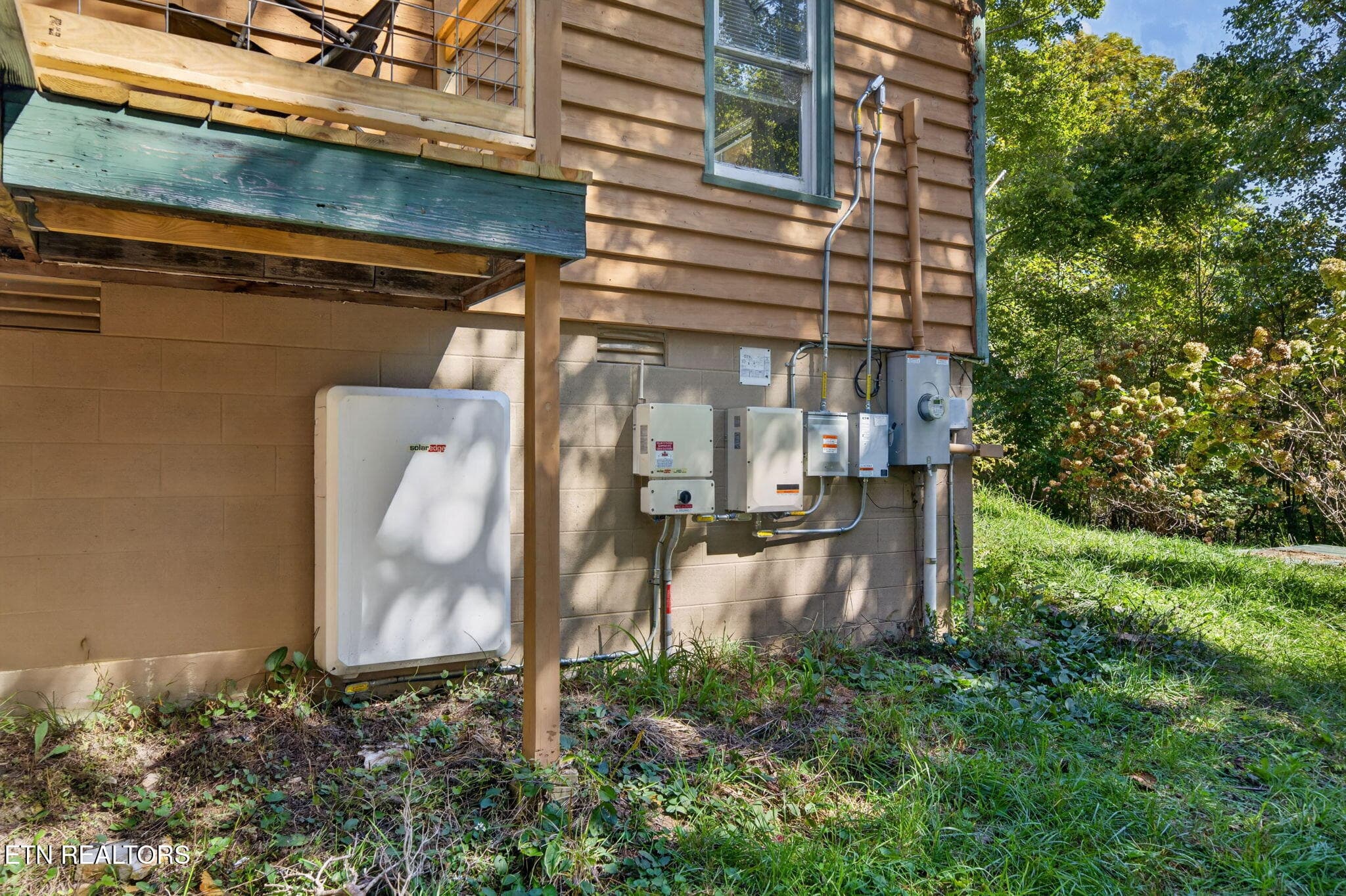 All electrical, battery backup and solar - 240 Memory Lane, Monterey, TN 38574