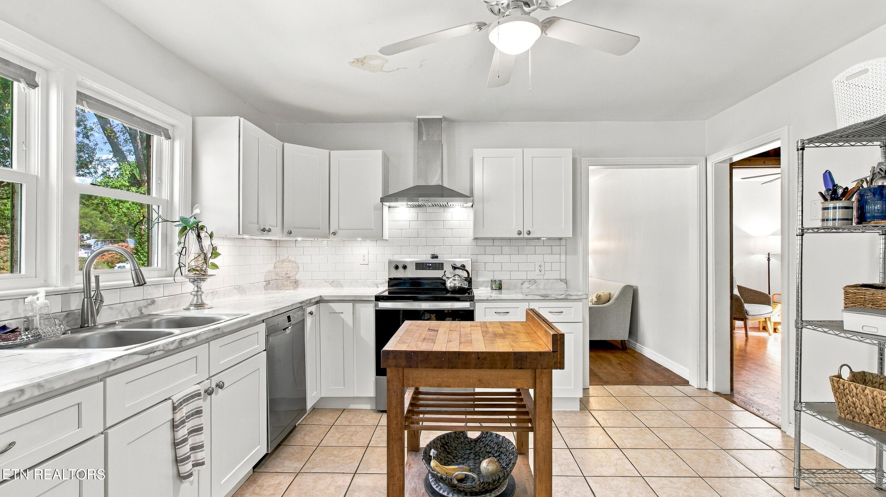Kitchen - 5801 Holston Hills Rd, Knoxville, TN 37914, Knoxville