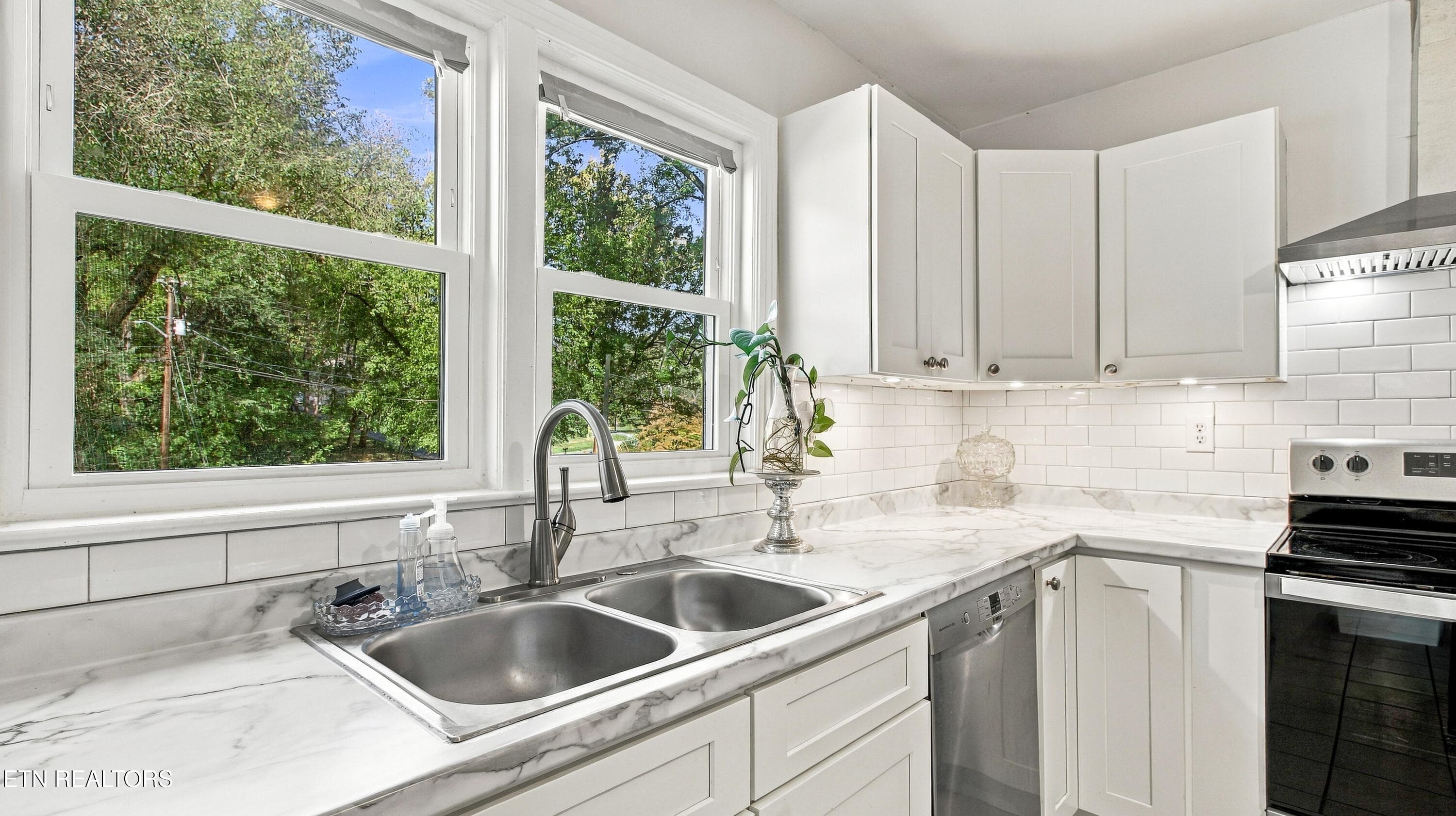 Kitchen - 5801 Holston Hills Rd, Knoxville, TN 37914, Knoxville