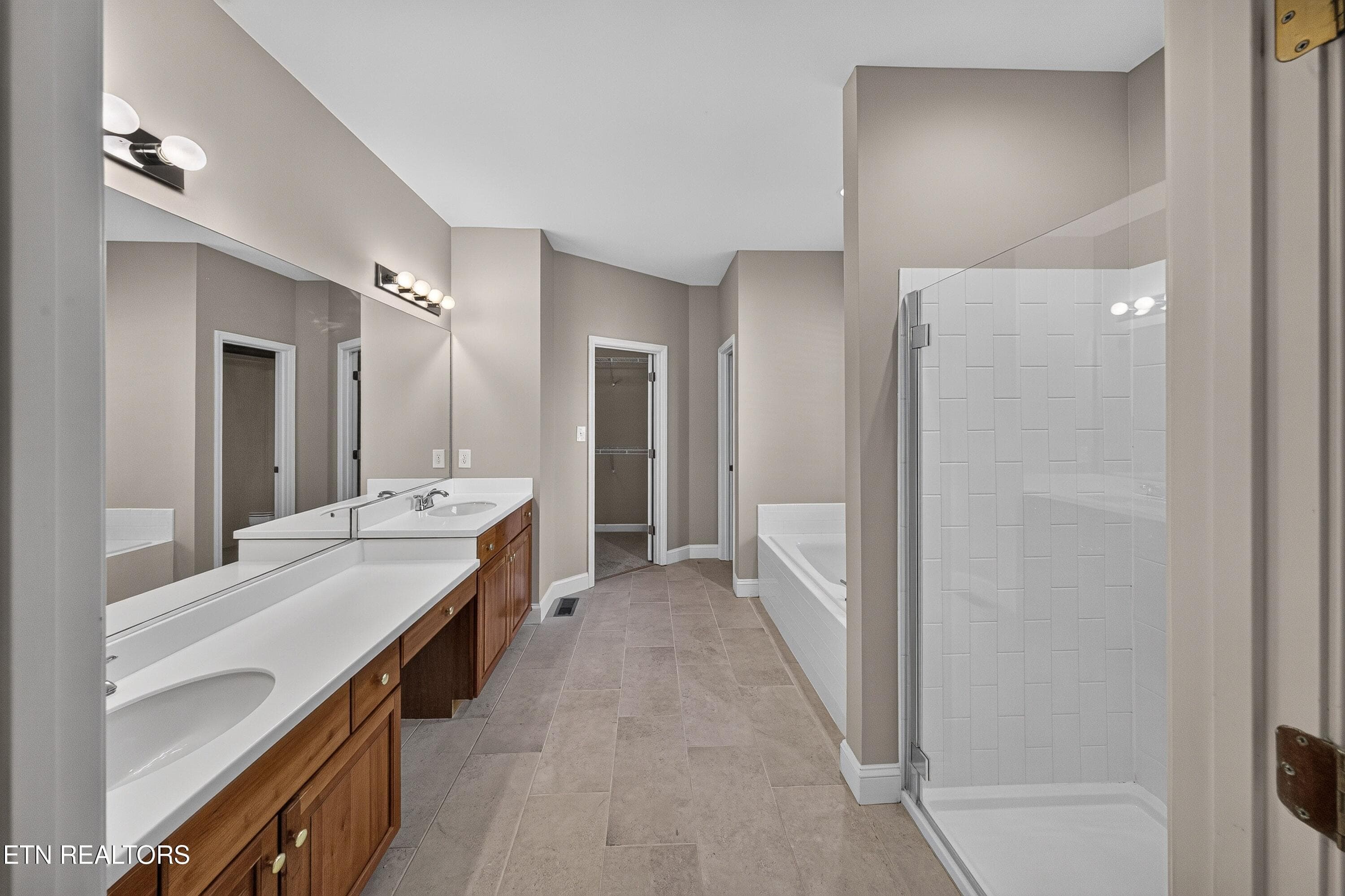 primary bath - 1238 Vale View Rd, Knoxville, TN 37922, Knoxville