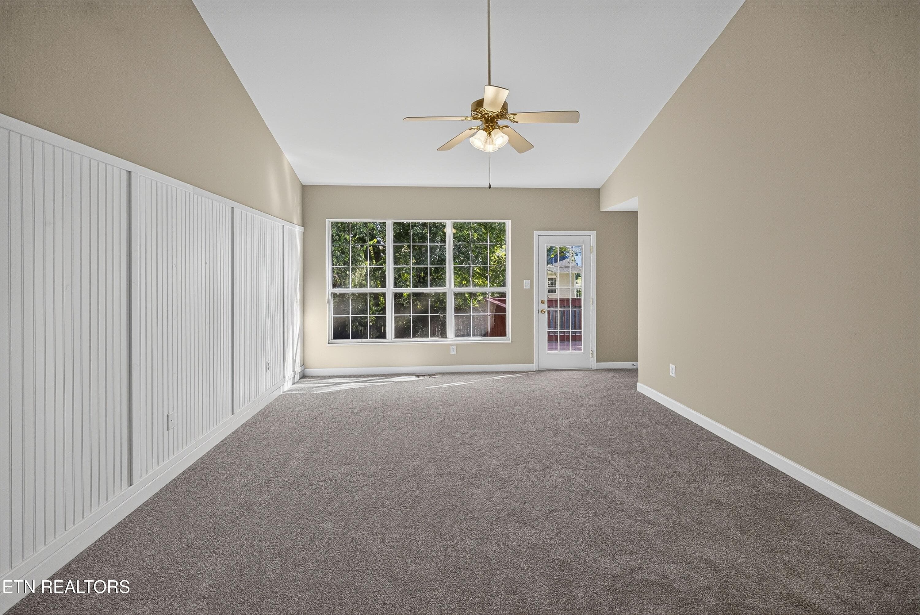 primary suite on main level - 1238 Vale View Rd, Knoxville, TN 37922, Knoxville