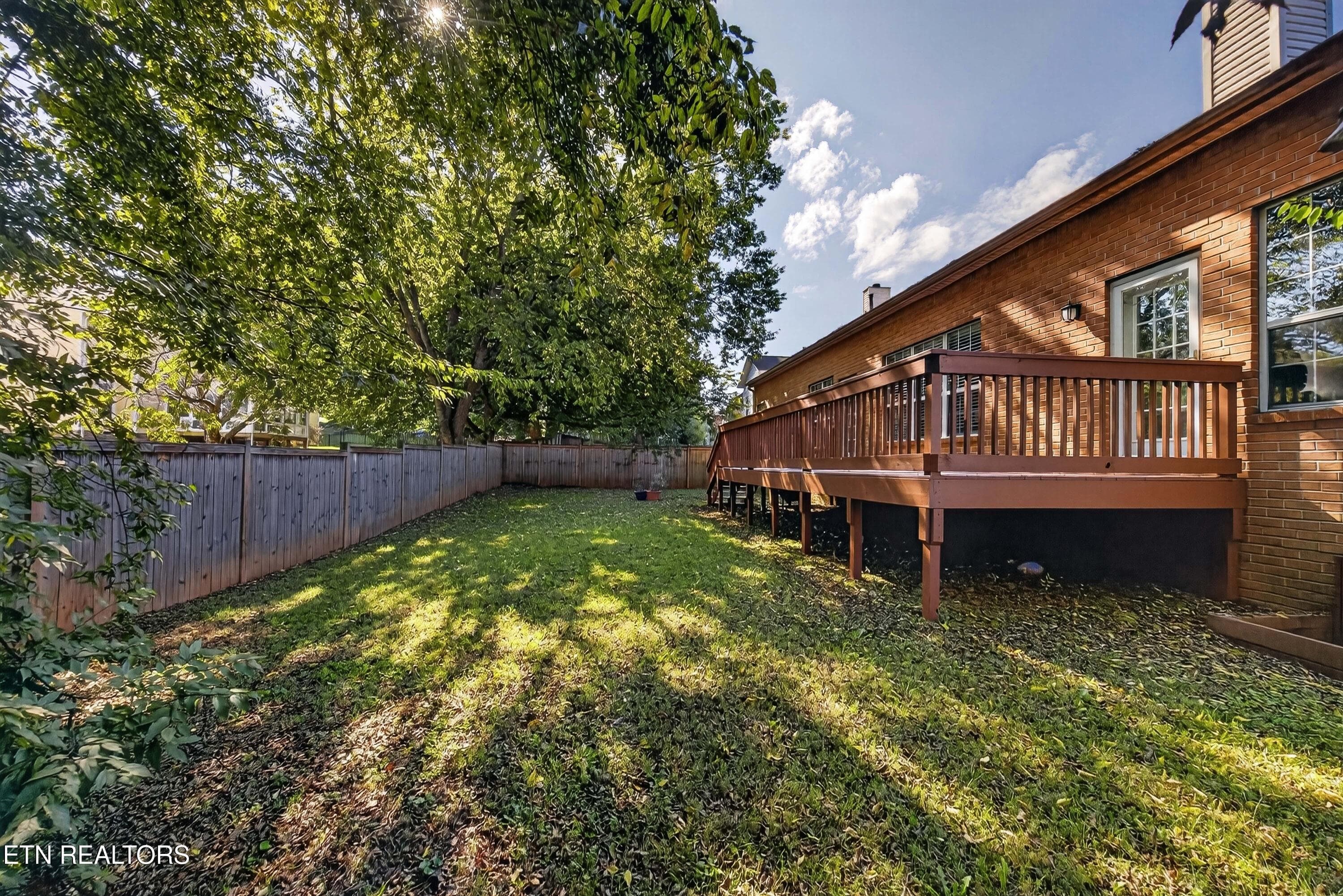 spacious level back yard - 1238 Vale View Rd, Knoxville, TN 37922, Knoxville
