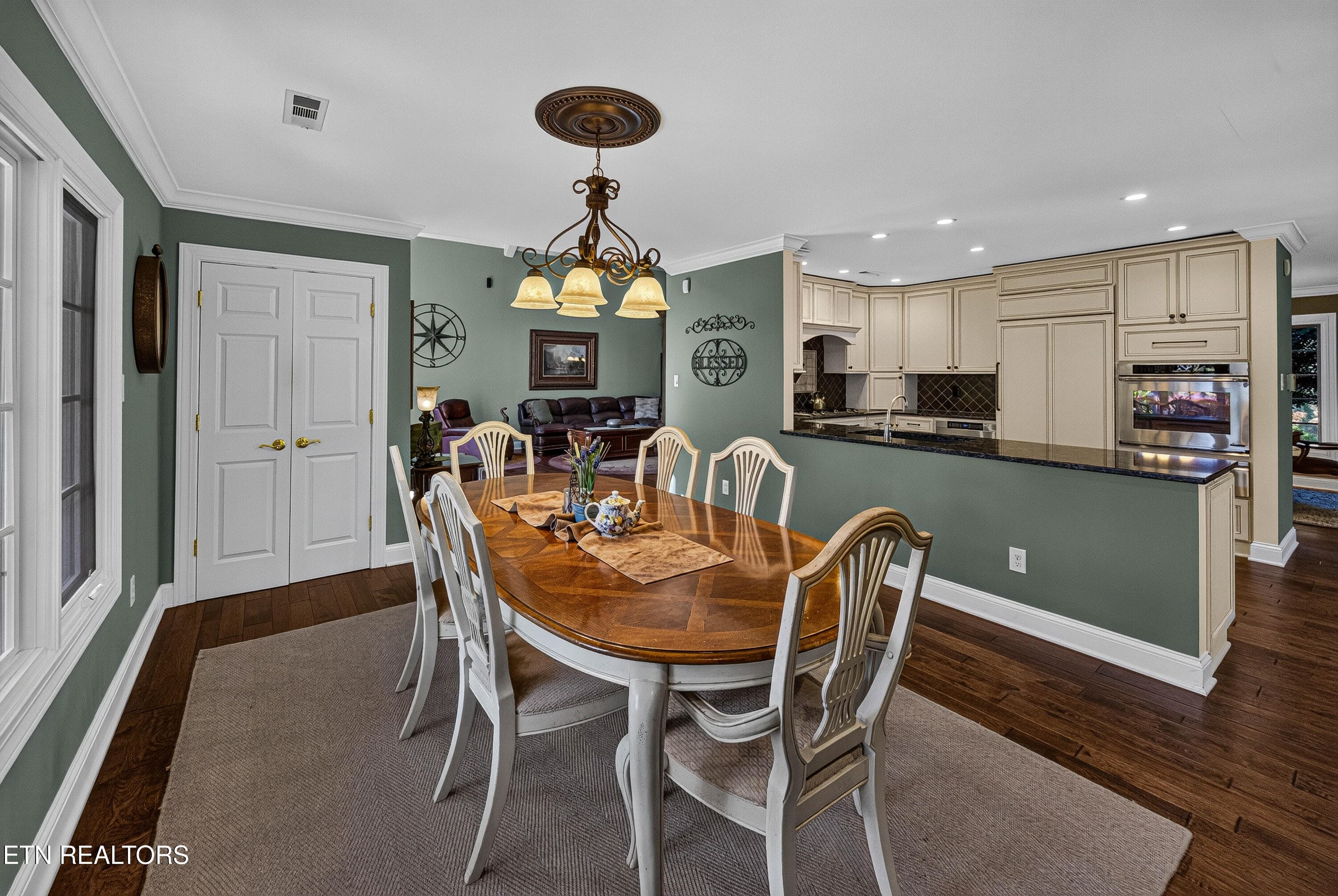 Eat-In Kitchen - 10110 Loma Drive, Knoxville, TN 37922, Knoxville