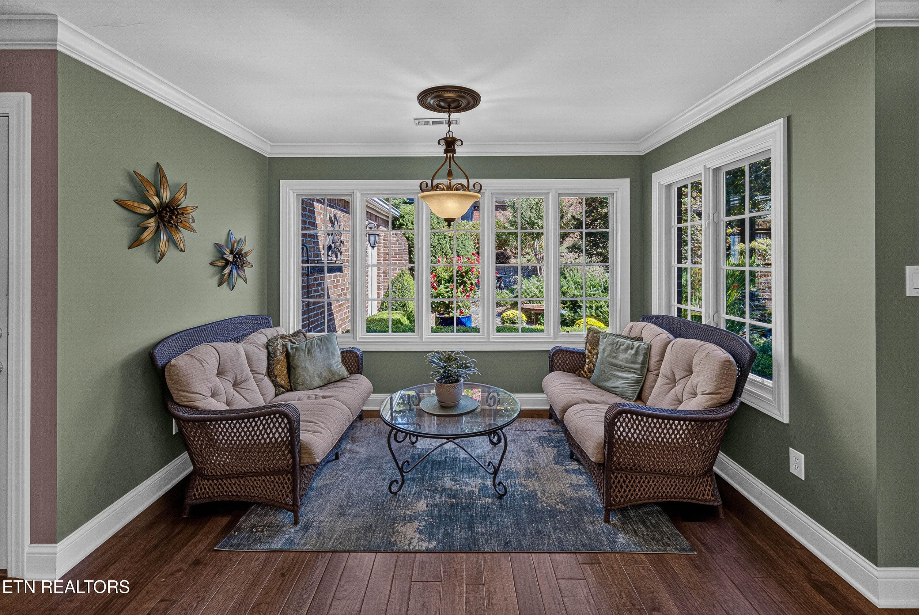 Perfect for Intimate Conversations - 10110 Loma Drive, Knoxville, TN 37922, Knoxville