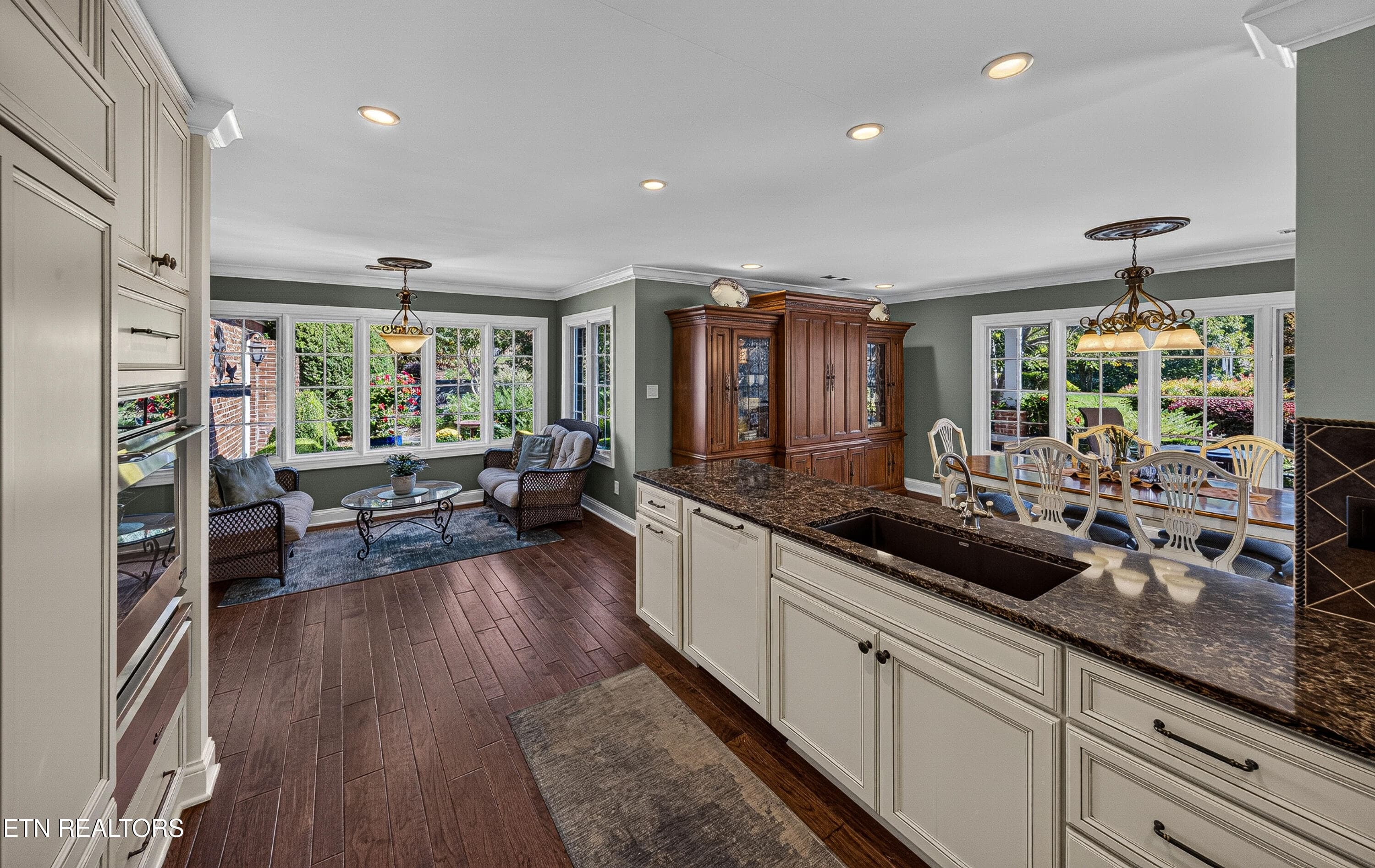 Sitting Area in Kitchen - 10110 Loma Drive, Knoxville, TN 37922, Knoxville