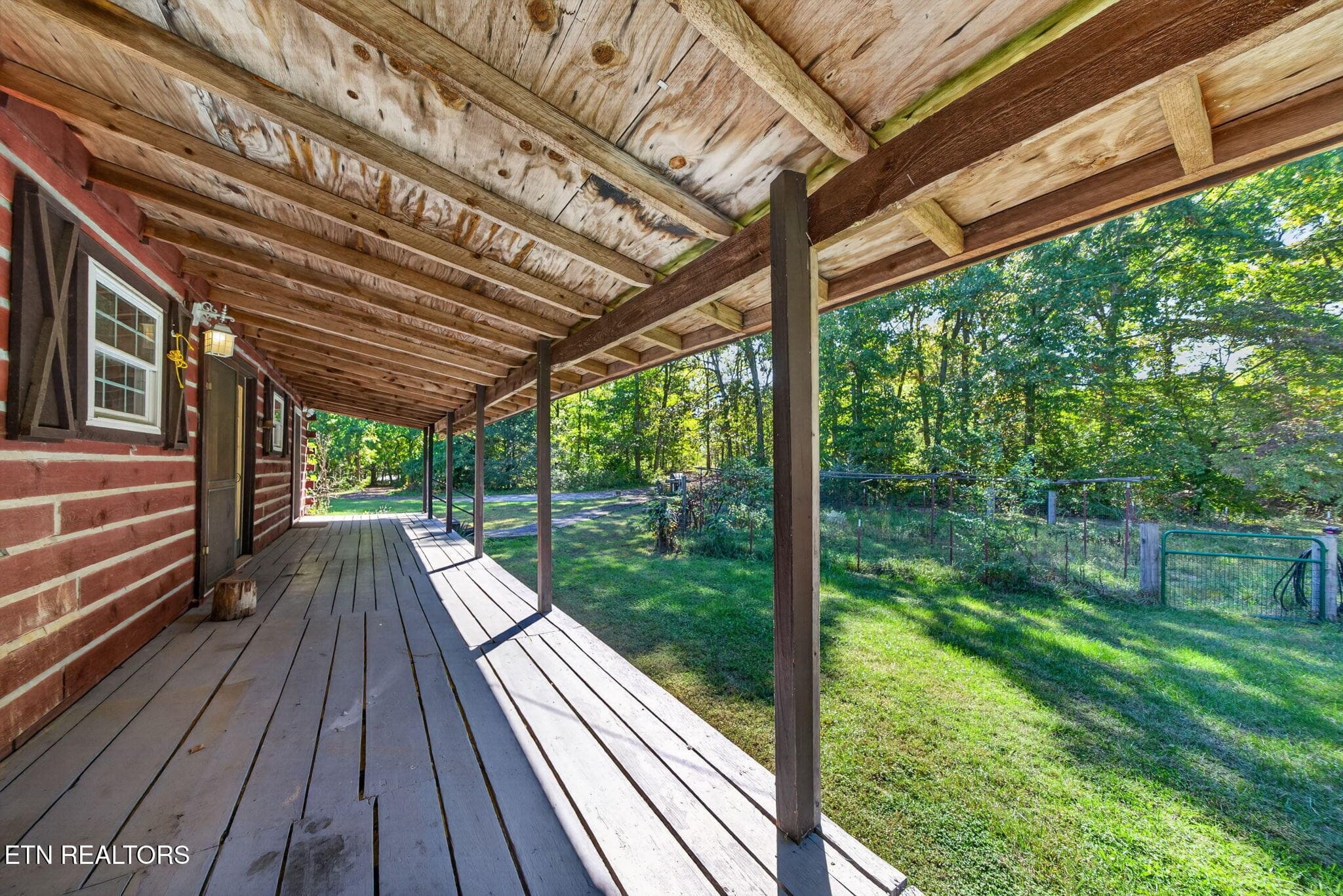 Covered Porch - 154 Old Kentucky Stock Rd, Crossville, TN 38571, Crossville