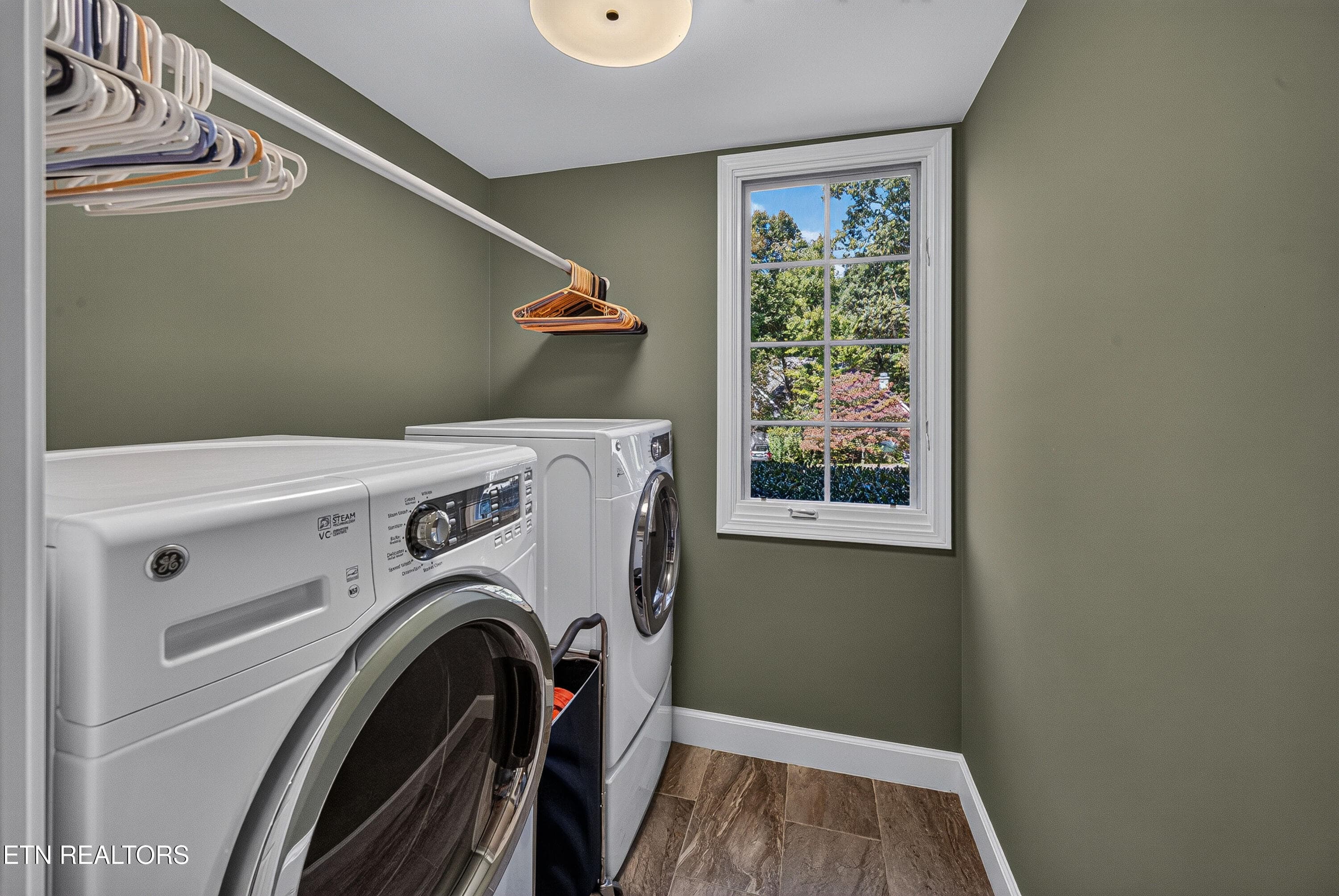 Laundry on Main - 10110 Loma Drive, Knoxville, TN 37922, Knoxville