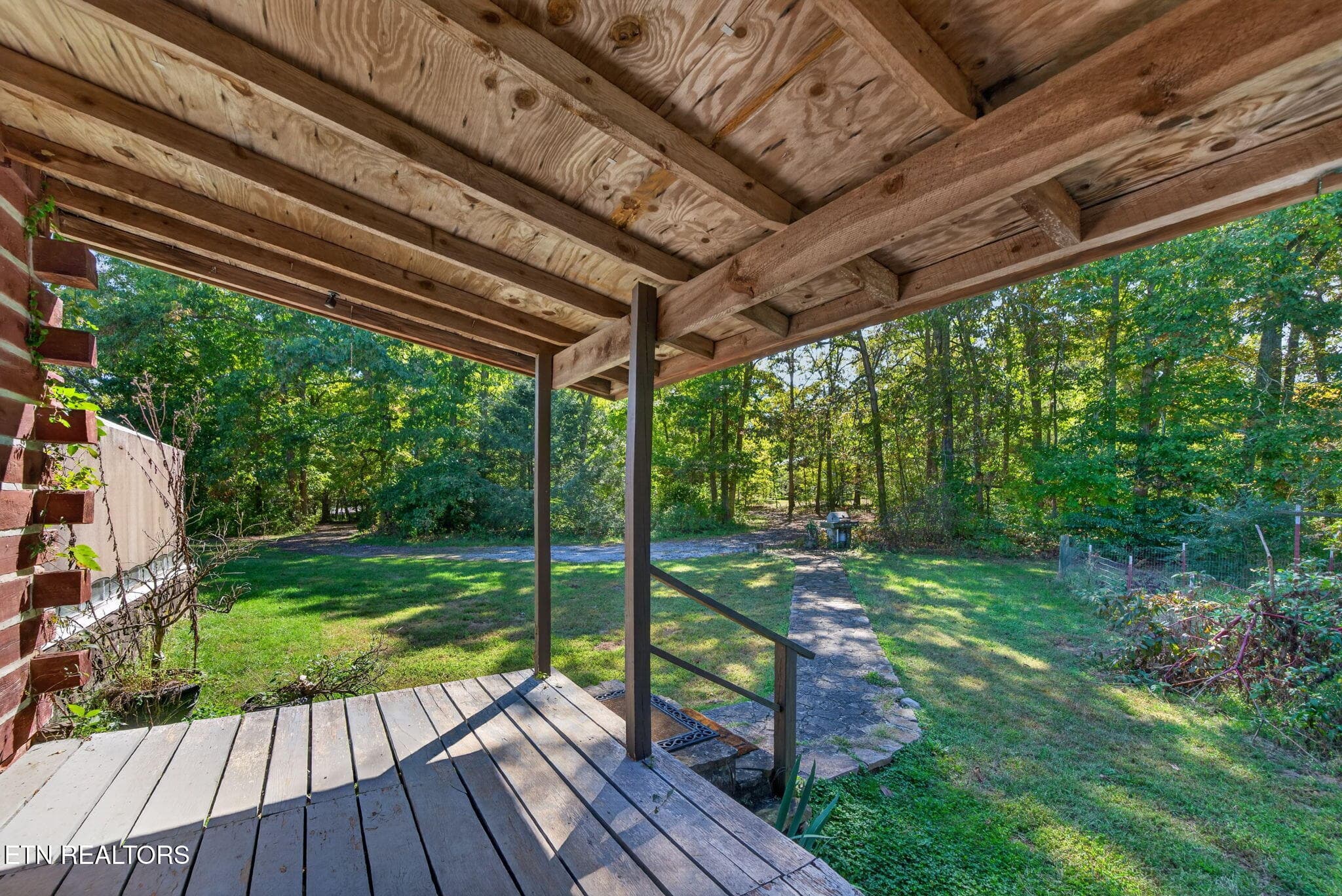 Covered Porch - 154 Old Kentucky Stock Rd, Crossville, TN 38571, Crossville