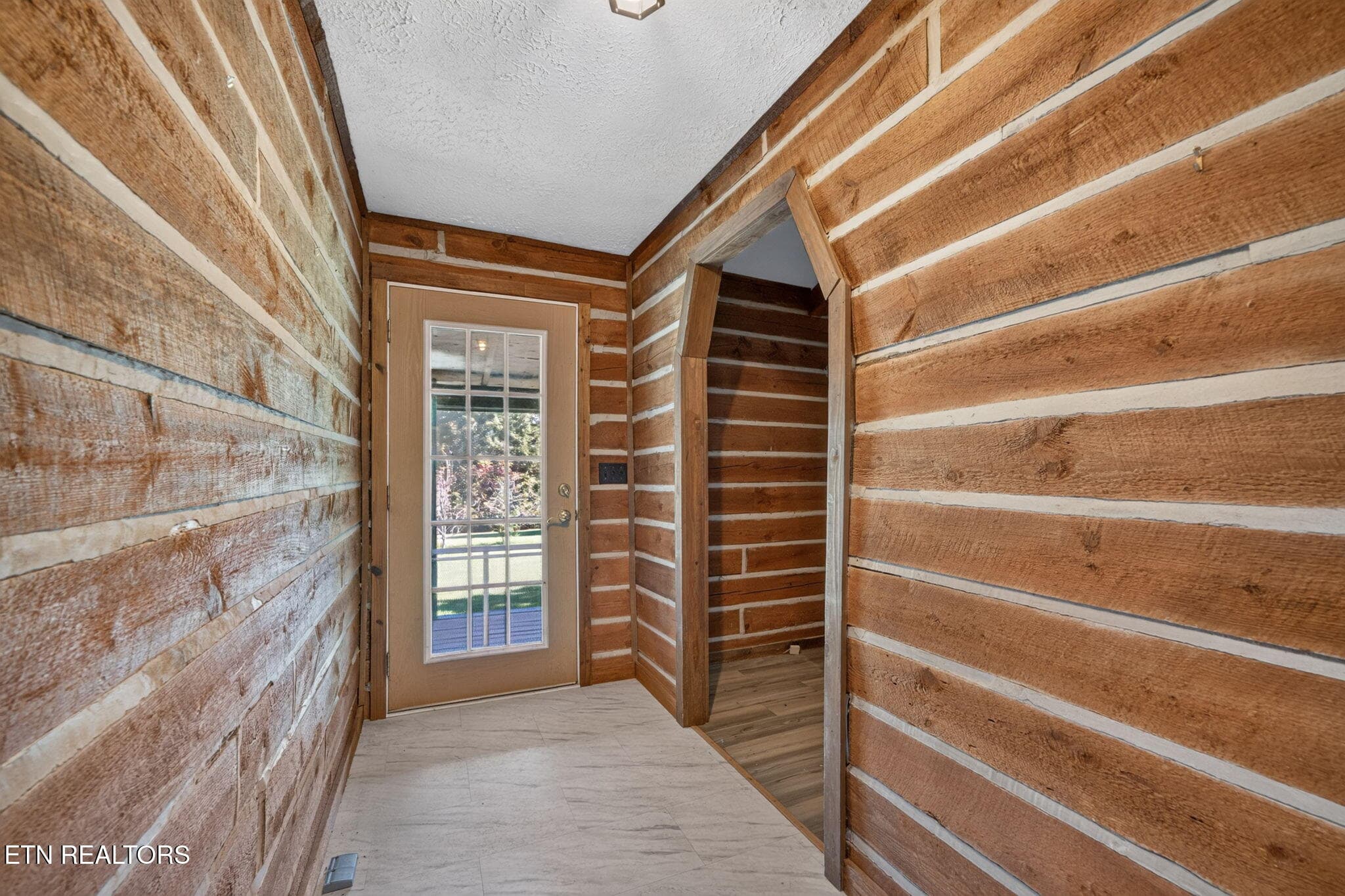Foyer - 154 Old Kentucky Stock Rd, Crossville, TN 38571, Crossville