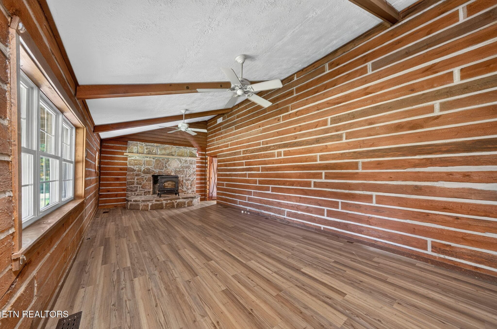 Living Room - 154 Old Kentucky Stock Rd, Crossville, TN 38571, Crossville