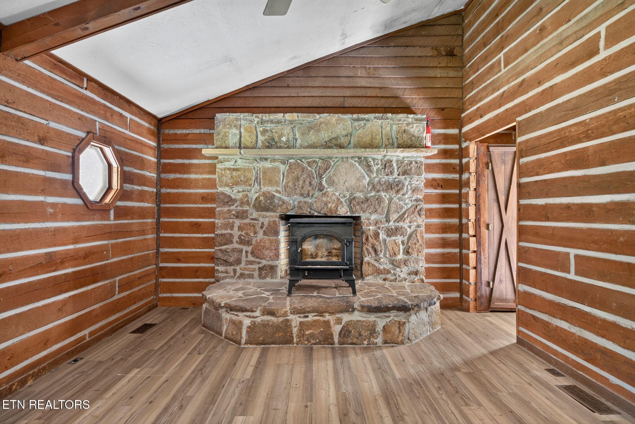 Living Room - 154 Old Kentucky Stock Rd, Crossville, TN 38571, Crossville