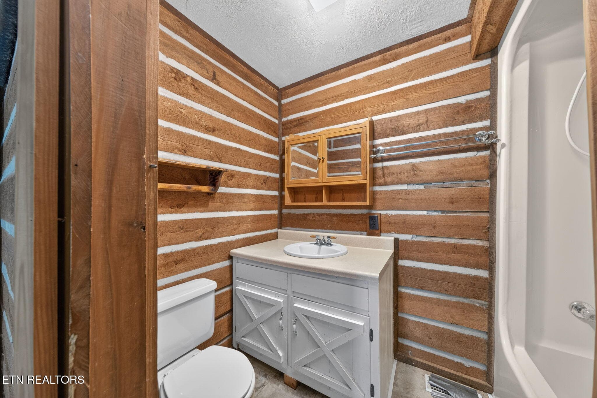 Master Bathroom - 154 Old Kentucky Stock Rd, Crossville, TN 38571, Crossville