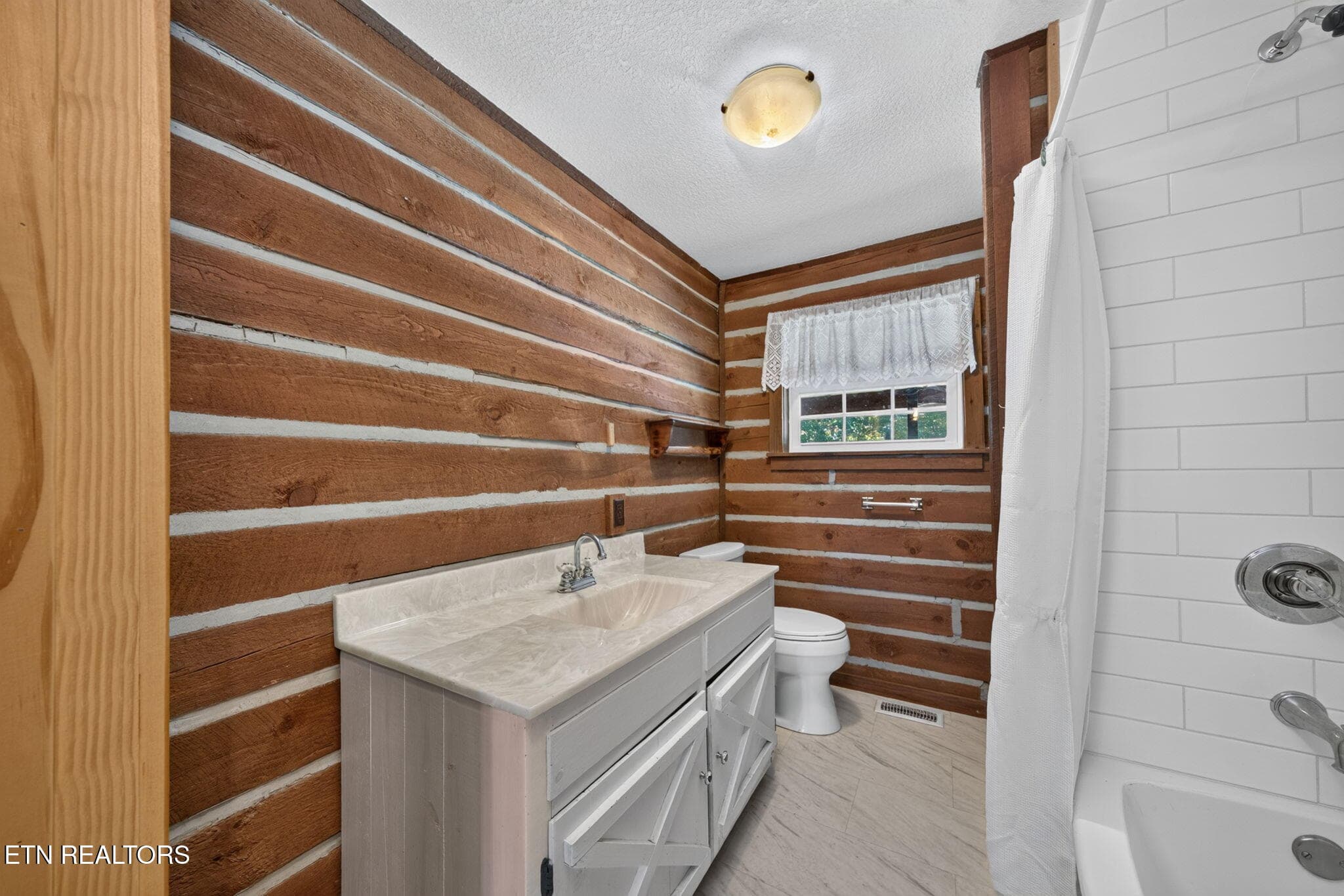 Guest Bath - 154 Old Kentucky Stock Rd, Crossville, TN 38571, Crossville