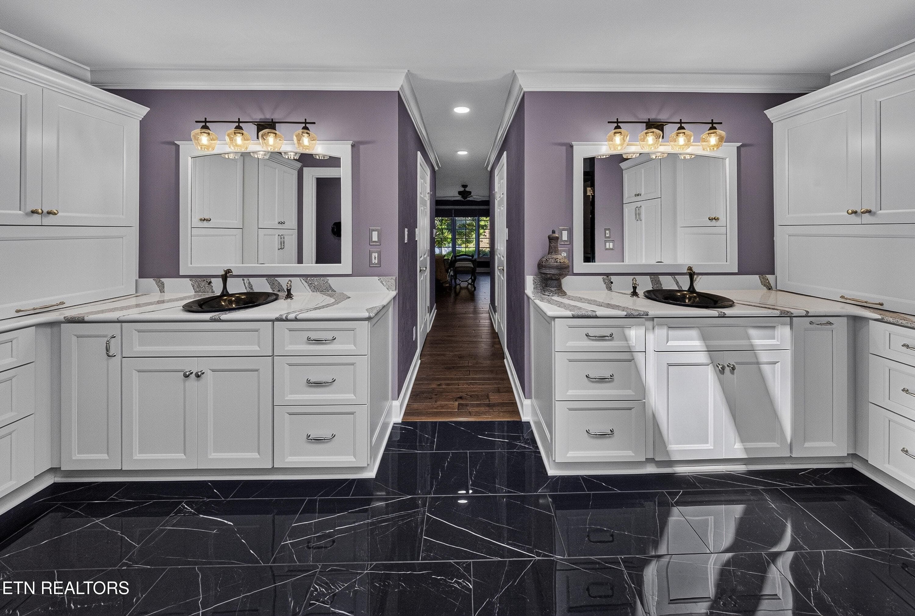 Double Vanities w/ Quartz Counters - 10110 Loma Drive, Knoxville, TN 37922, Knoxville