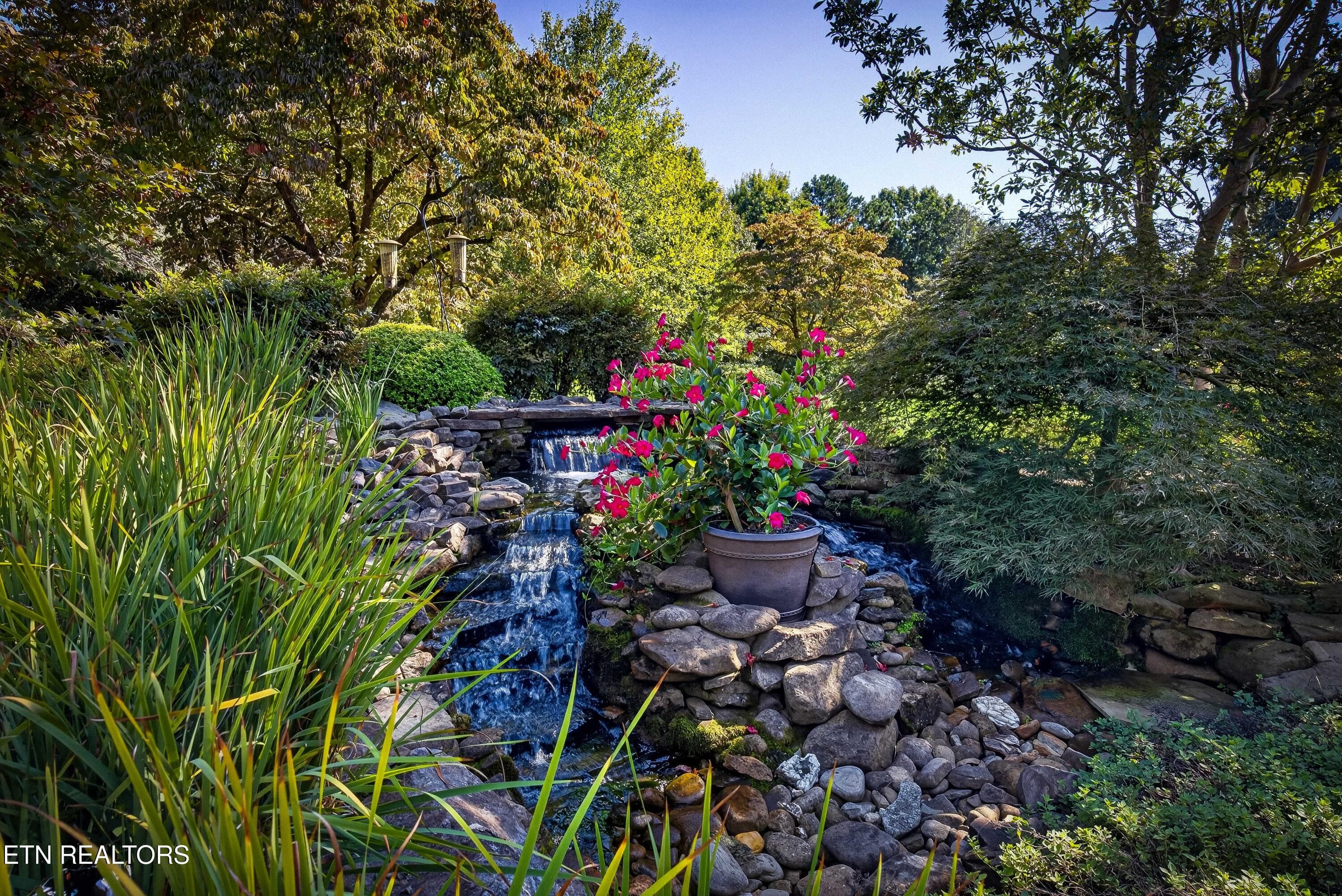 Private Fountain w/ View from Kitchen - 10110 Loma Drive, Knoxville, TN 37922, Knoxville