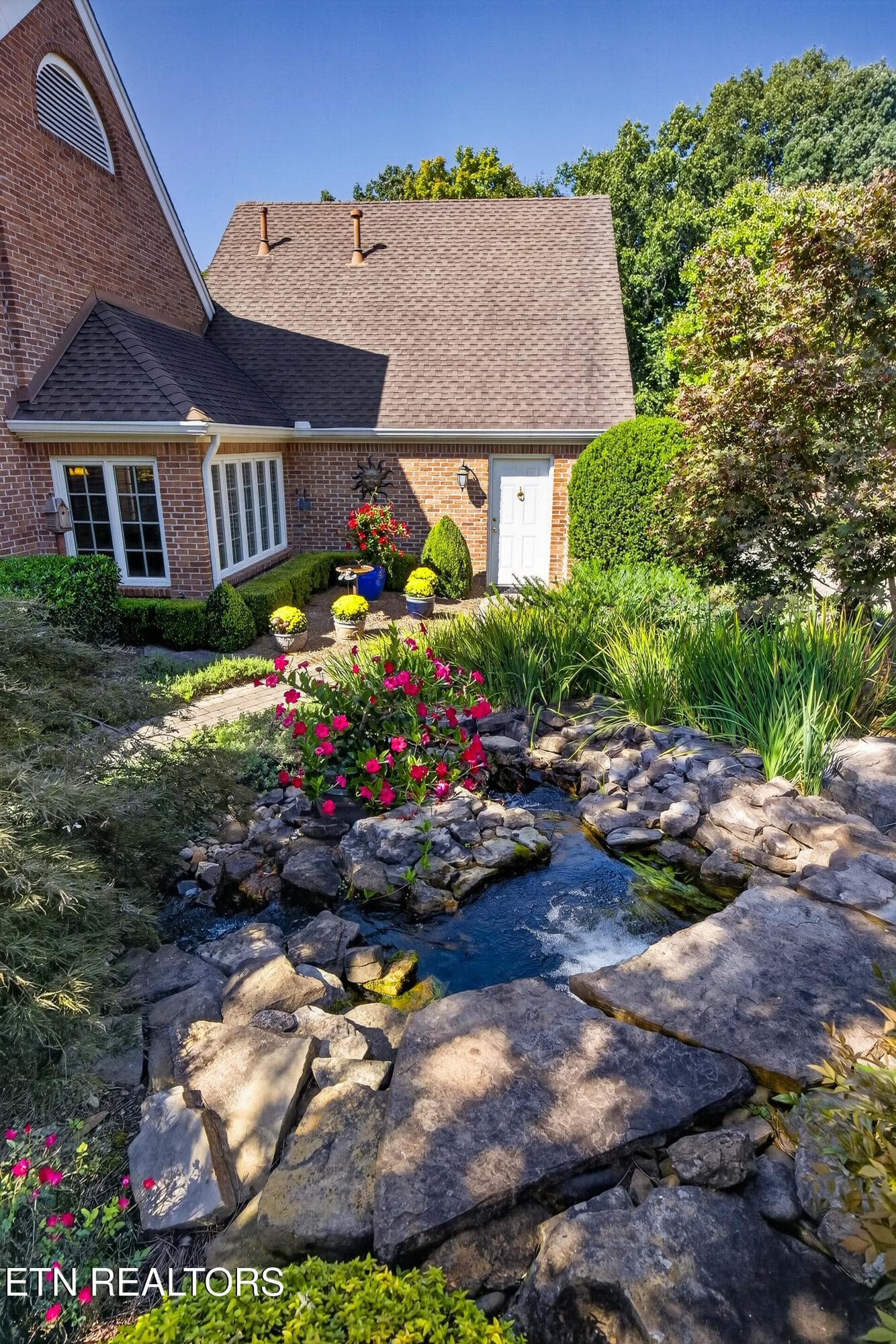 View from Fountain to House - 10110 Loma Drive, Knoxville, TN 37922, Knoxville