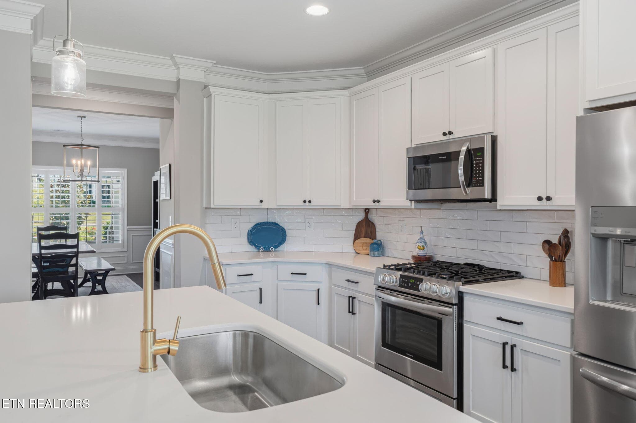 Gas Range - 102 Bunchberry Rd, Oak Ridge, TN 37830, Oak Ridge