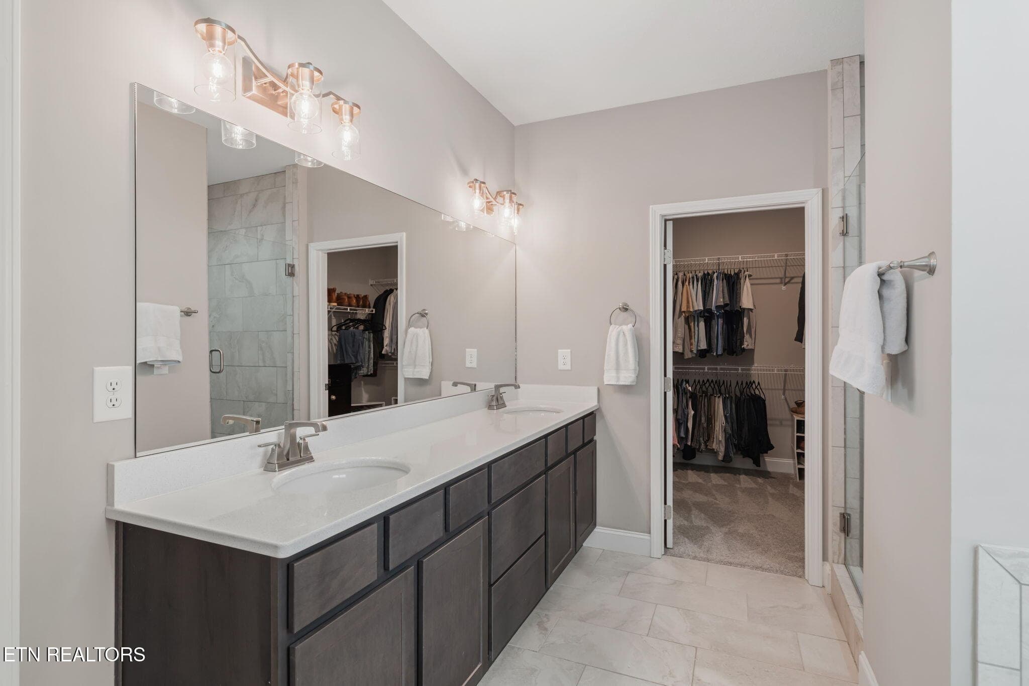 Double Sinks - 102 Bunchberry Rd, Oak Ridge, TN 37830, Oak Ridge