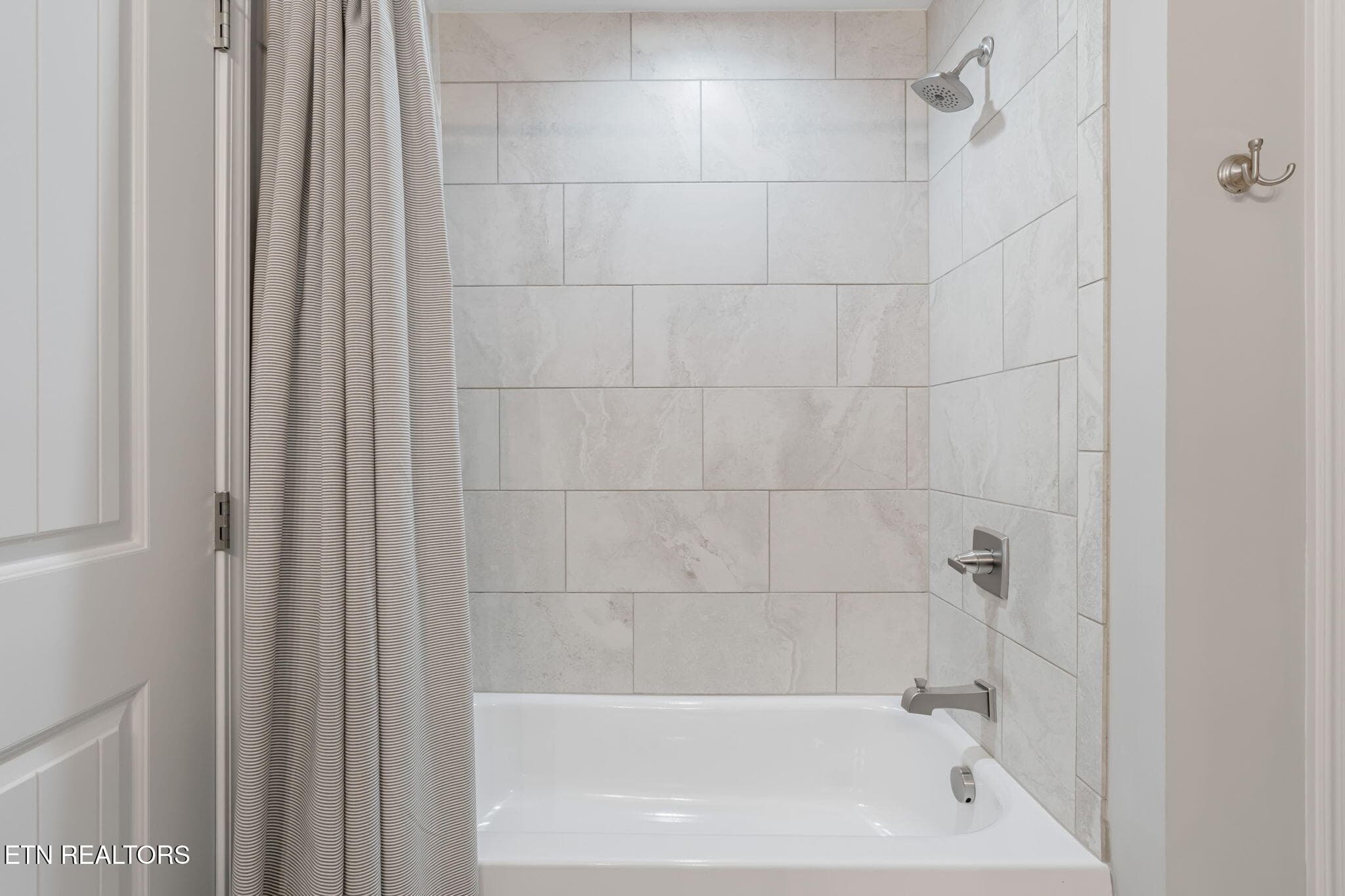 Full Bath 2 - 102 Bunchberry Rd, Oak Ridge, TN 37830, Oak Ridge