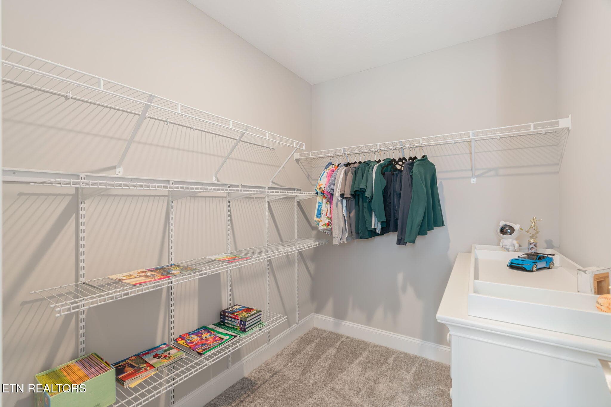 Walk In Closet - 102 Bunchberry Rd, Oak Ridge, TN 37830, Oak Ridge
