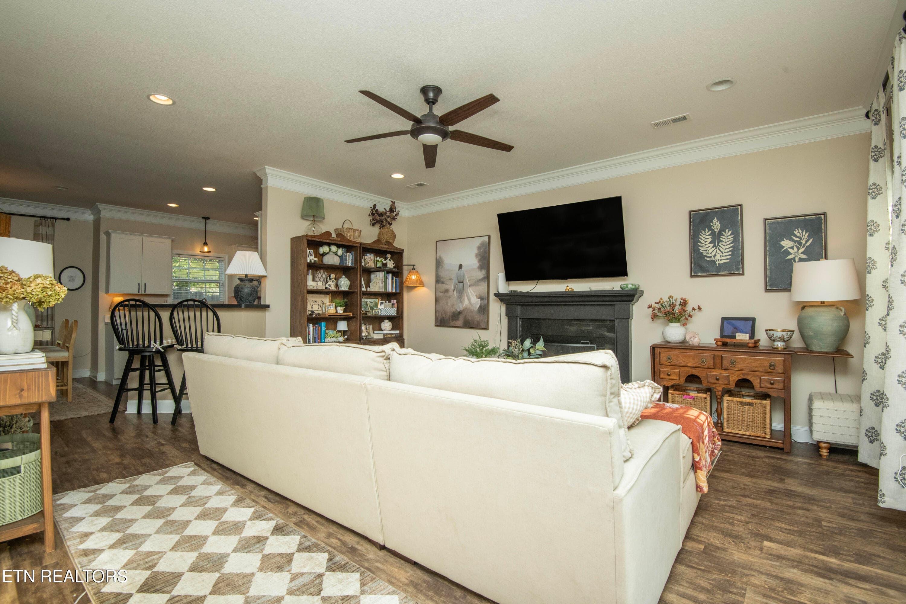 living 1 - 1147 Sky Top Lane, Powell, TN 37849