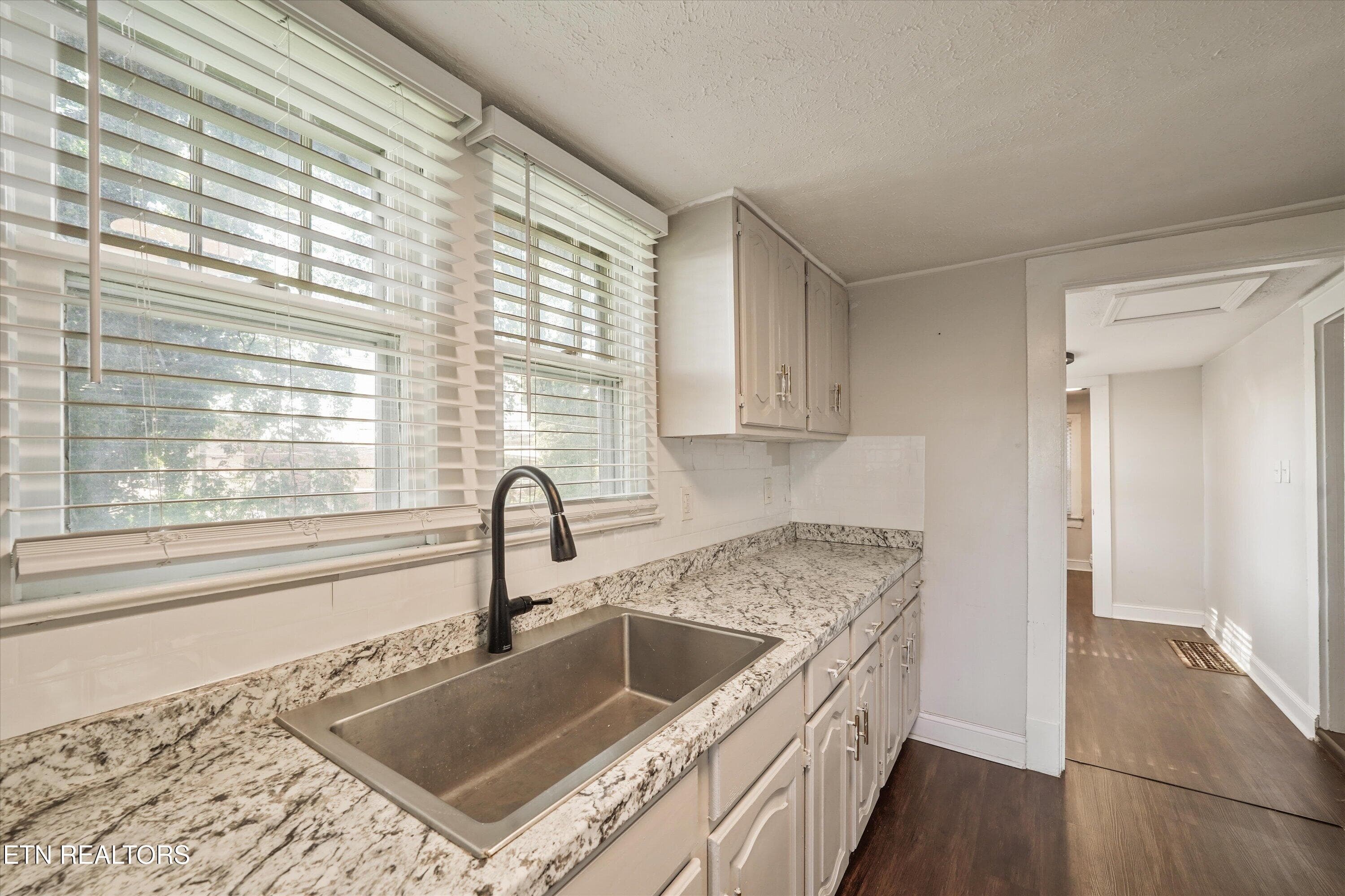 23-204 E 1st Ave 30 - 204 E 1st Ave, Lenoir City, TN 37771, Lenoir City