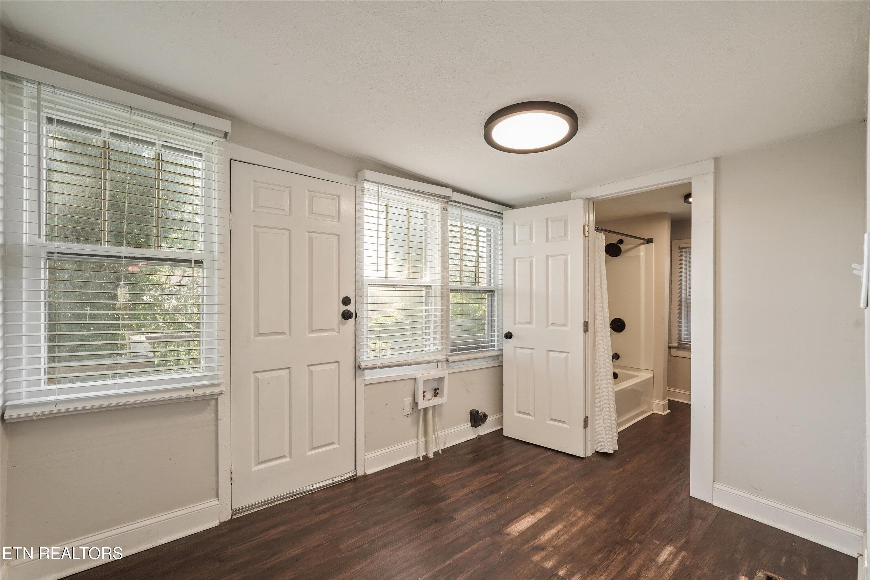 26-204 E 1st Ave 33 - 204 E 1st Ave, Lenoir City, TN 37771, Lenoir City